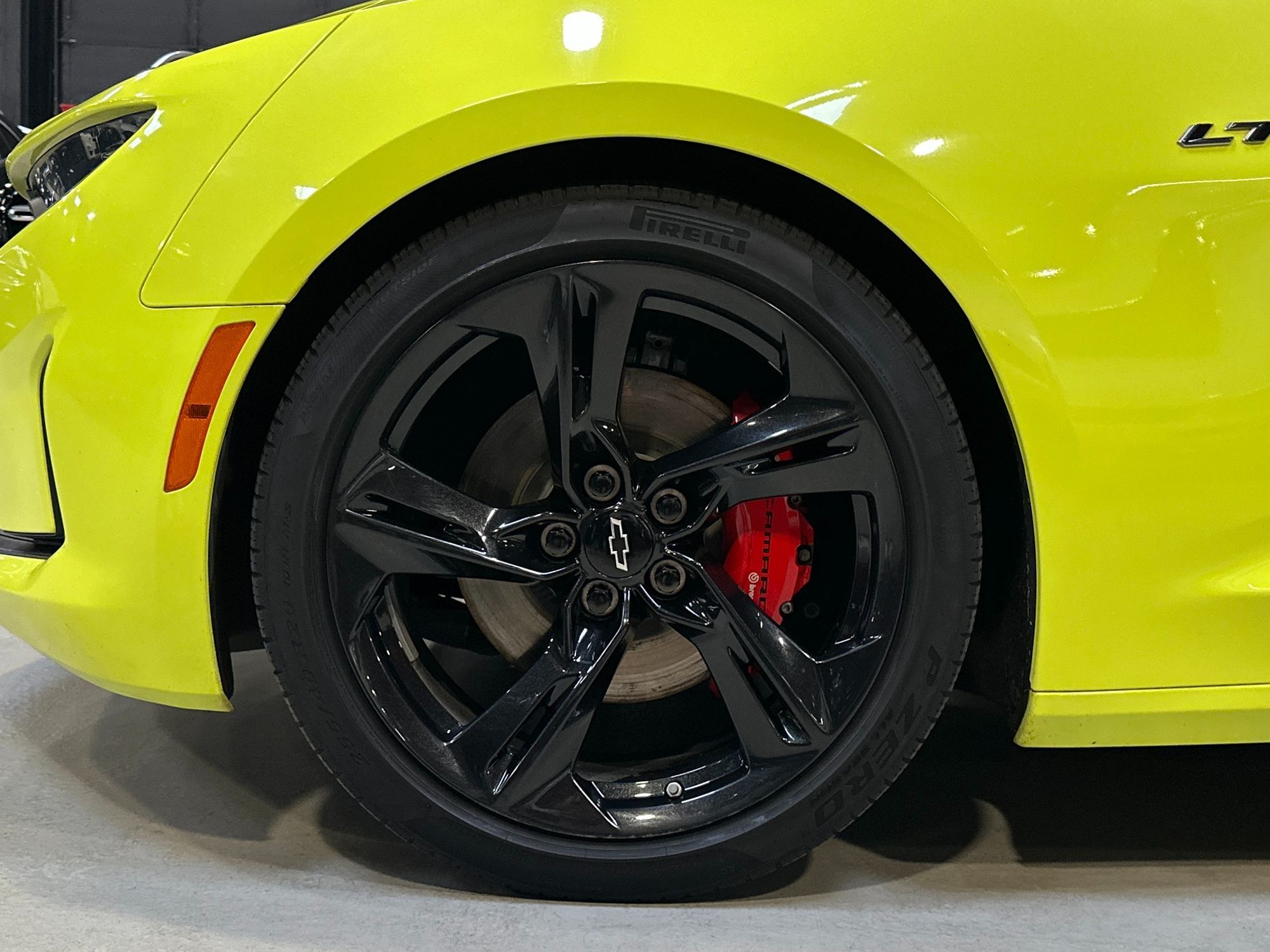 2021 Chevrolet Camaro LT1 photo 2