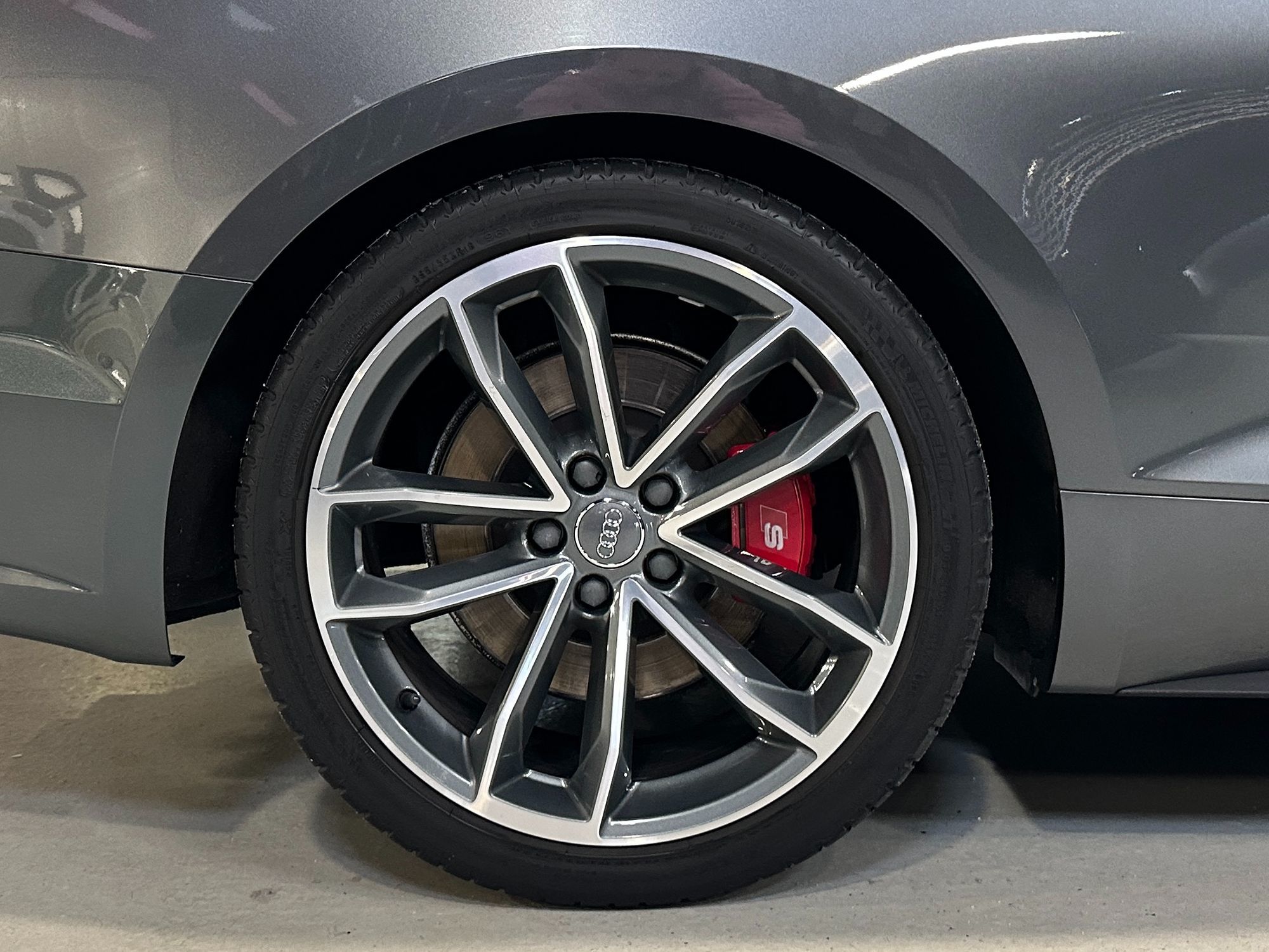 Photo 11 of this Audi S5 Coupe