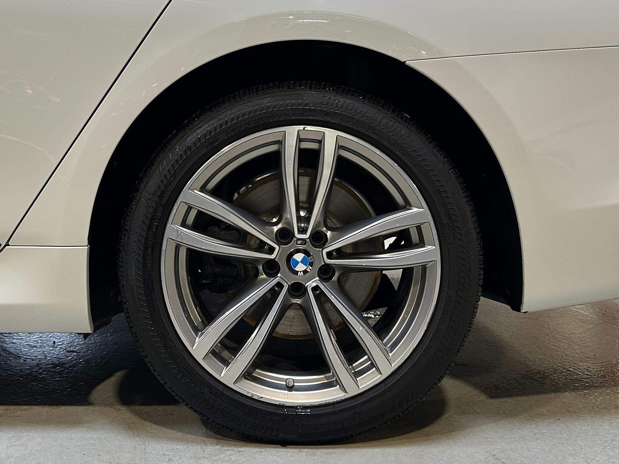 Photo 5 of this BMW 7 Series