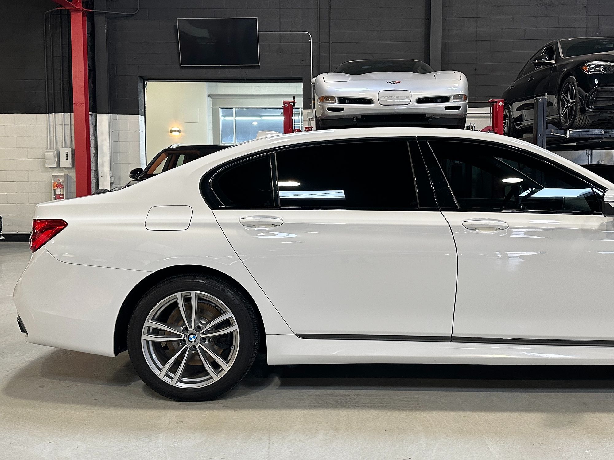 Photo 9 of this BMW 7 Series