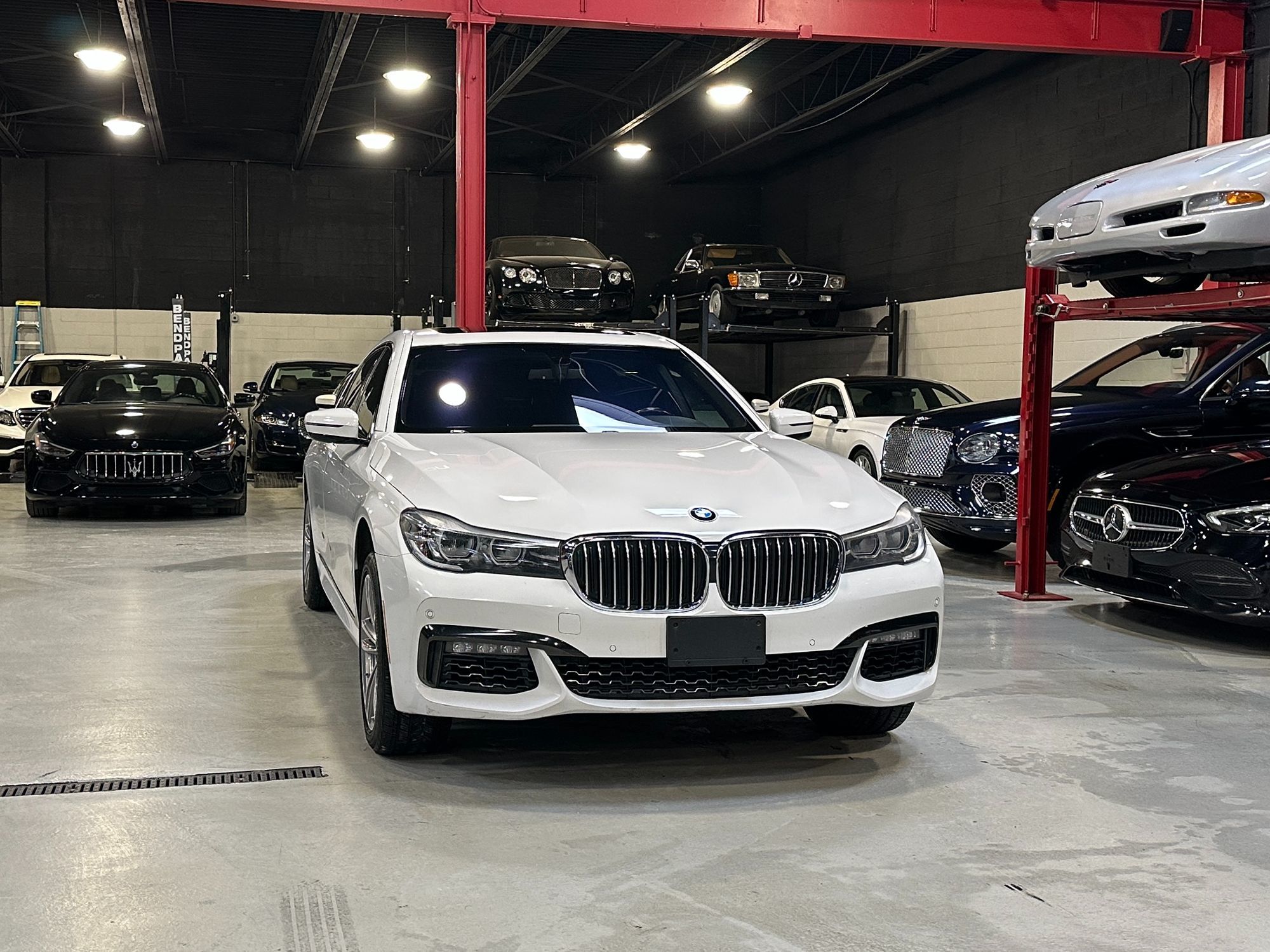 Photo 13 of this BMW 7 Series