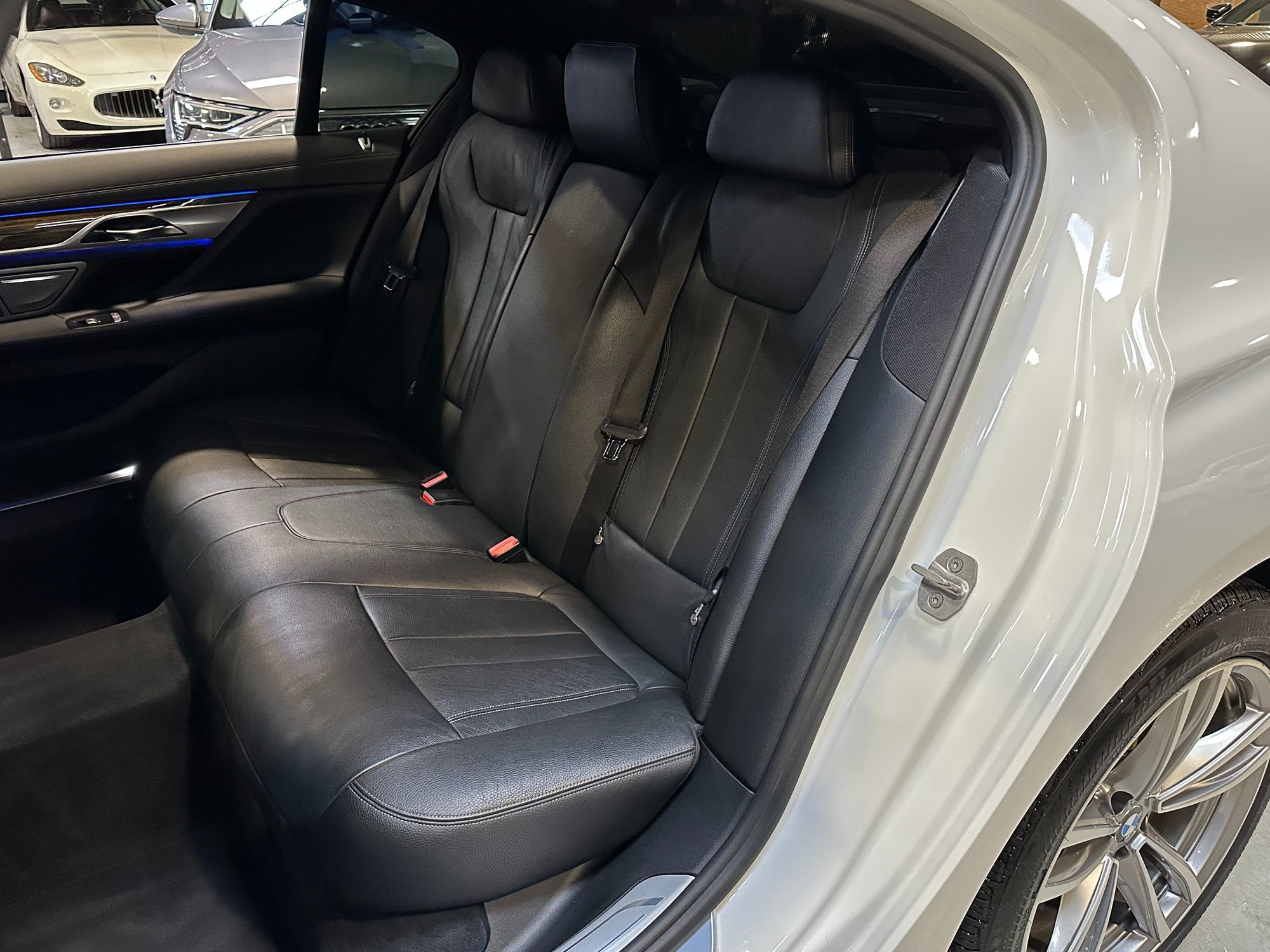 Photo 26 of this BMW 7 Series