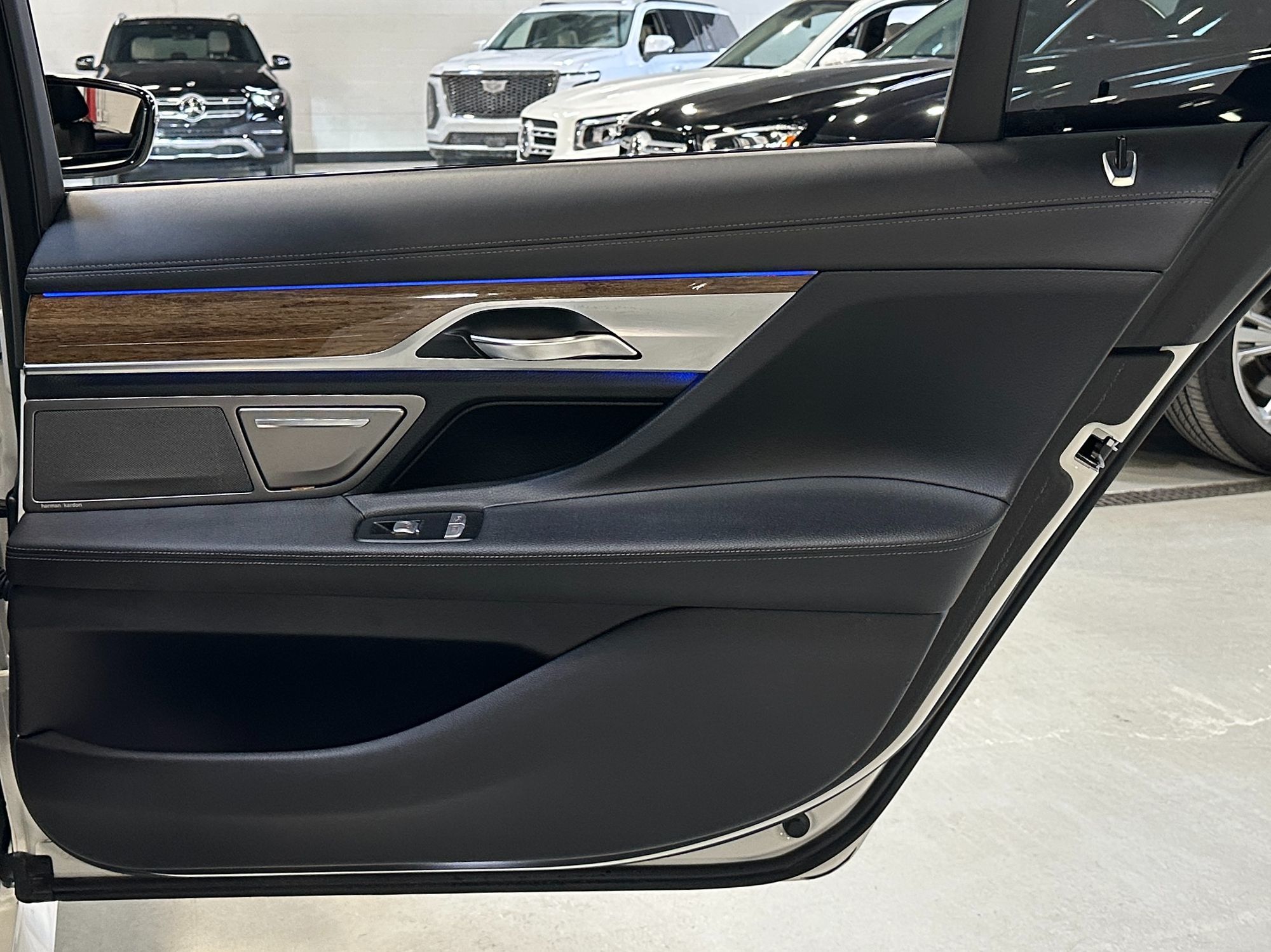 Photo 28 of this BMW 7 Series