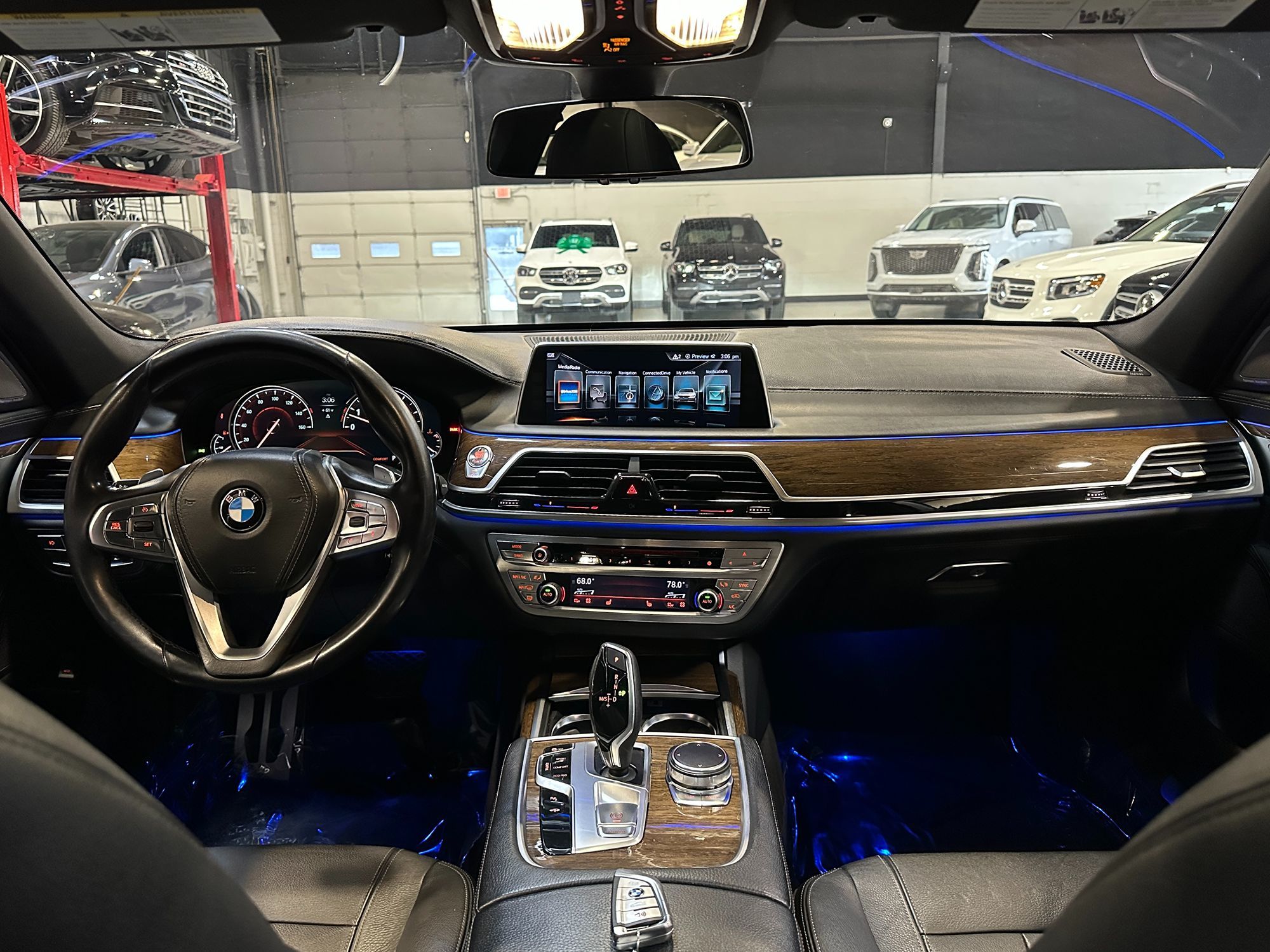 Photo 24 of this BMW 7 Series