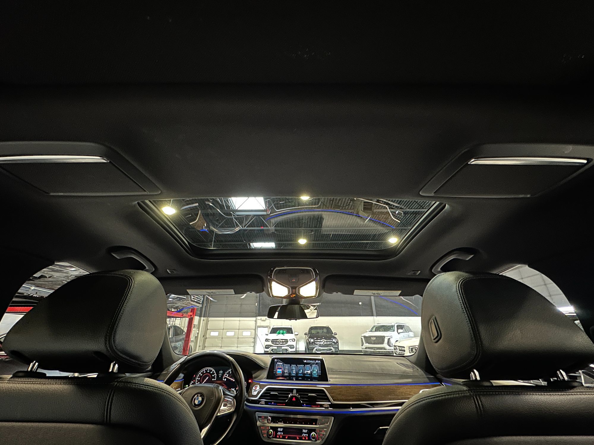 Photo 32 of this BMW 7 Series