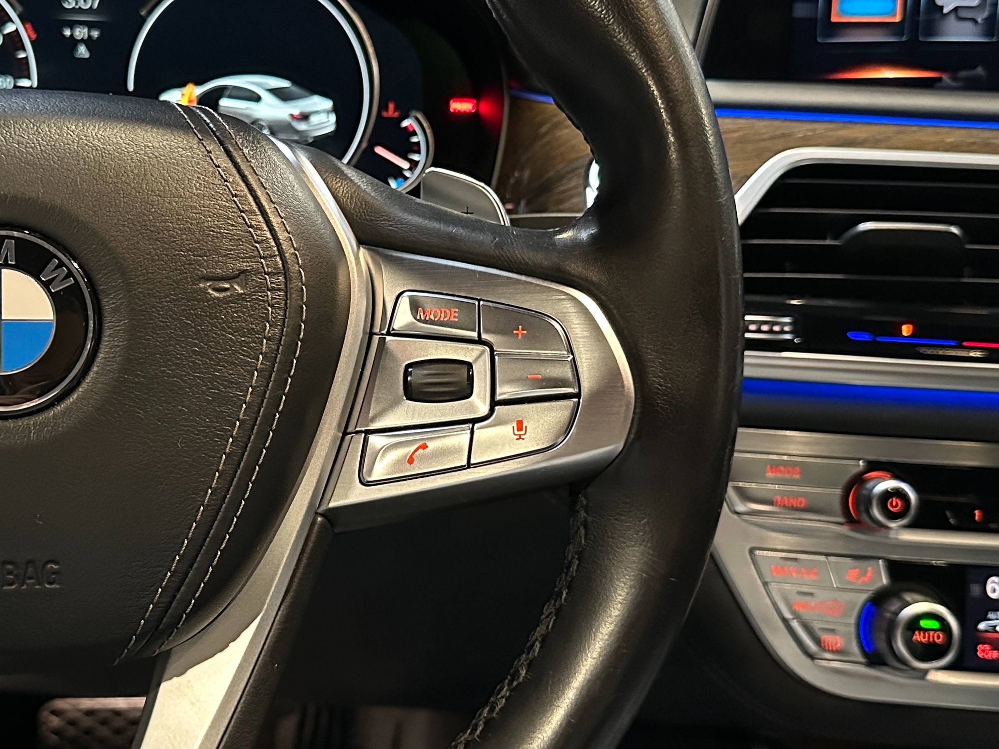 Photo 21 of this BMW 7 Series