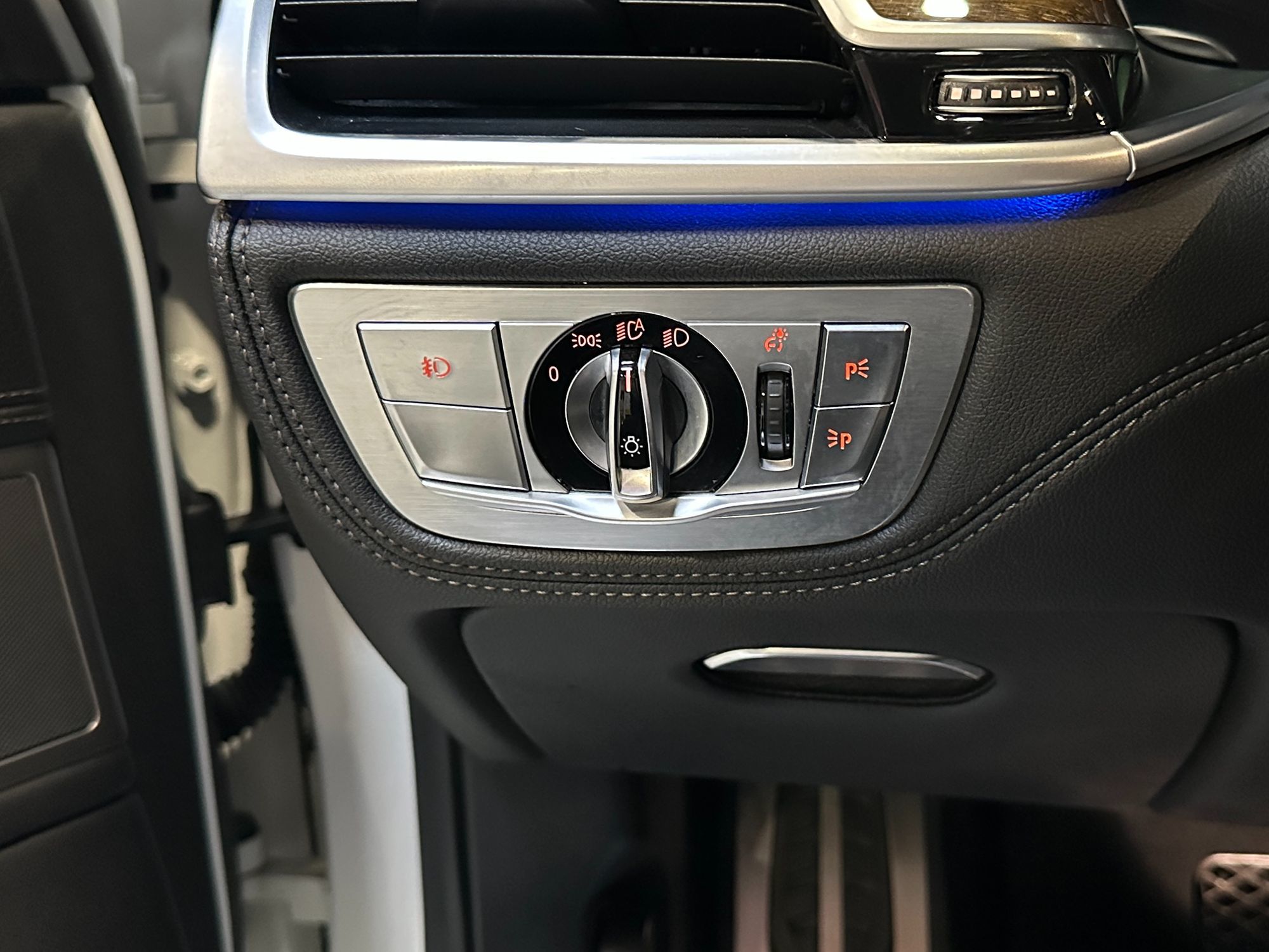 Photo 17 of this BMW 7 Series