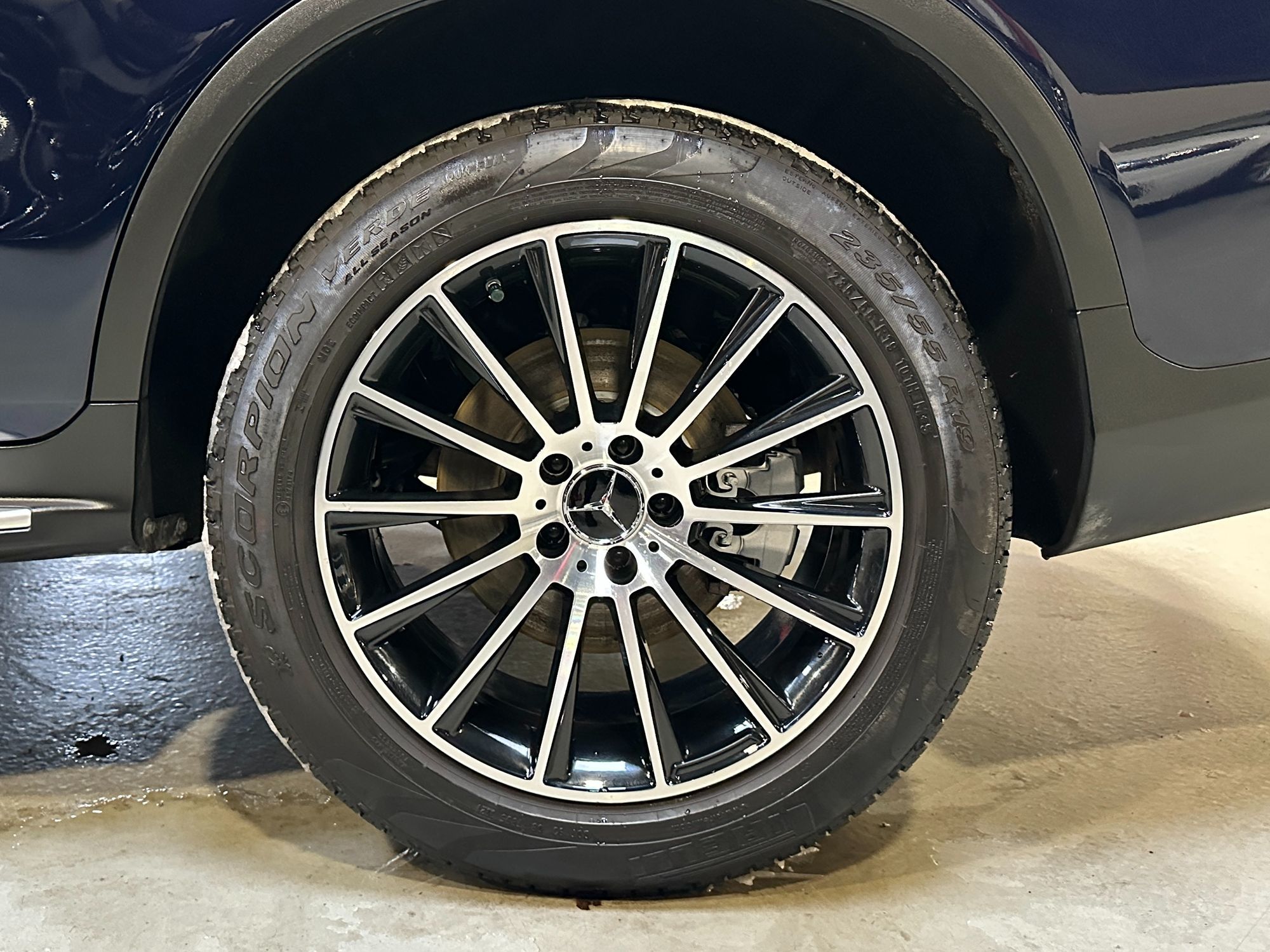 Photo 5 of this Mercedes-Benz GLC 300