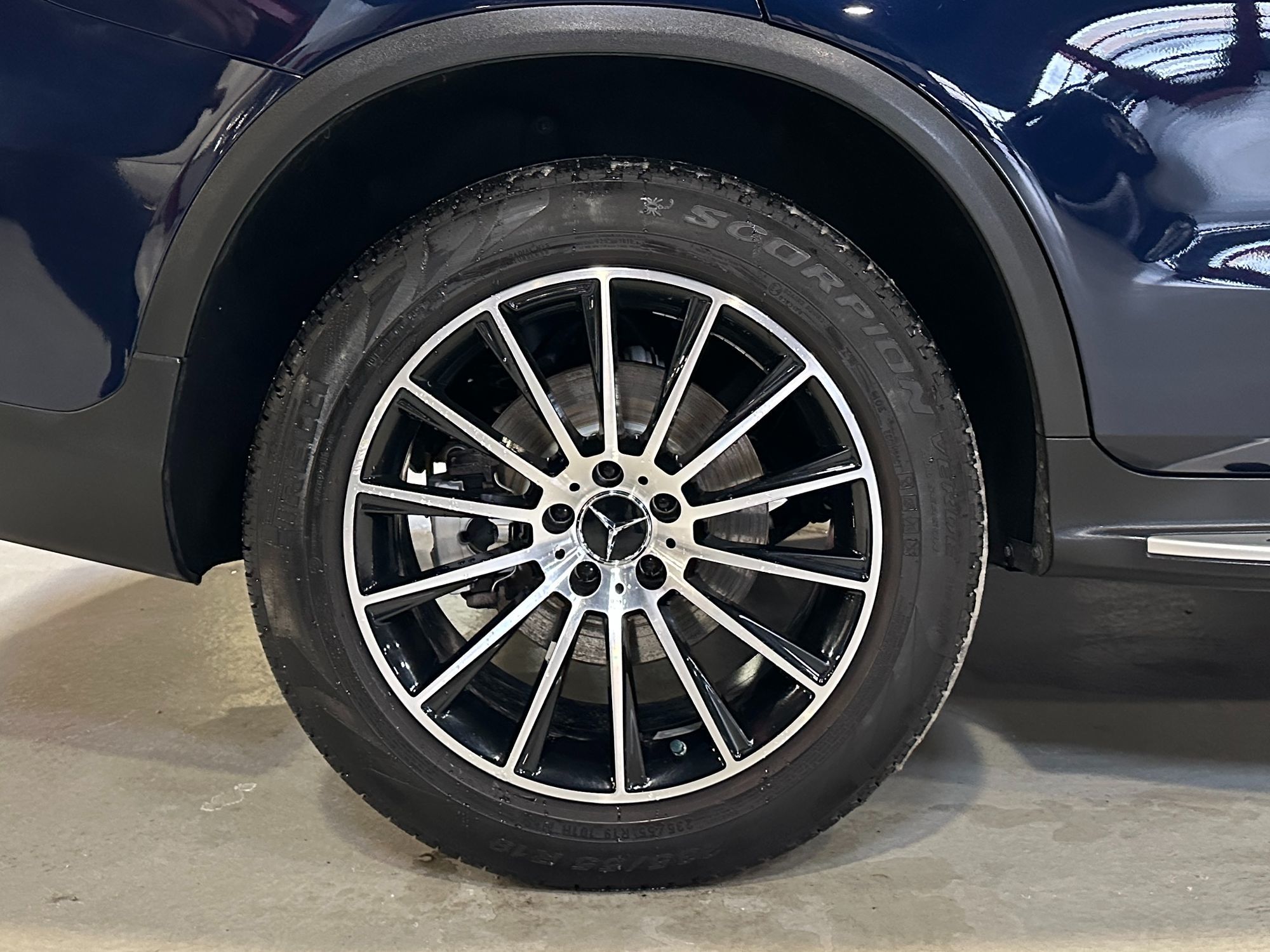 Photo 10 of this Mercedes-Benz GLC 300