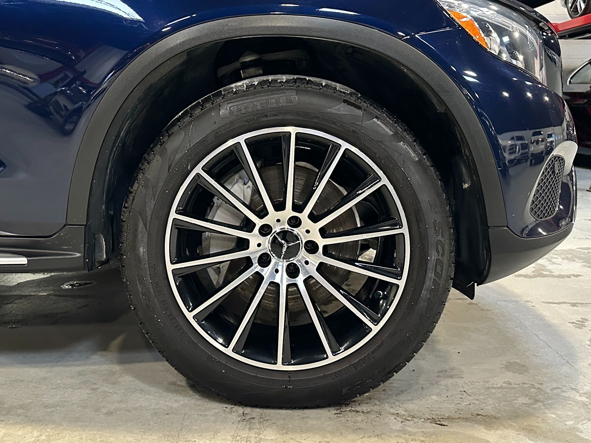 Photo 12 of this Mercedes-Benz GLC 300