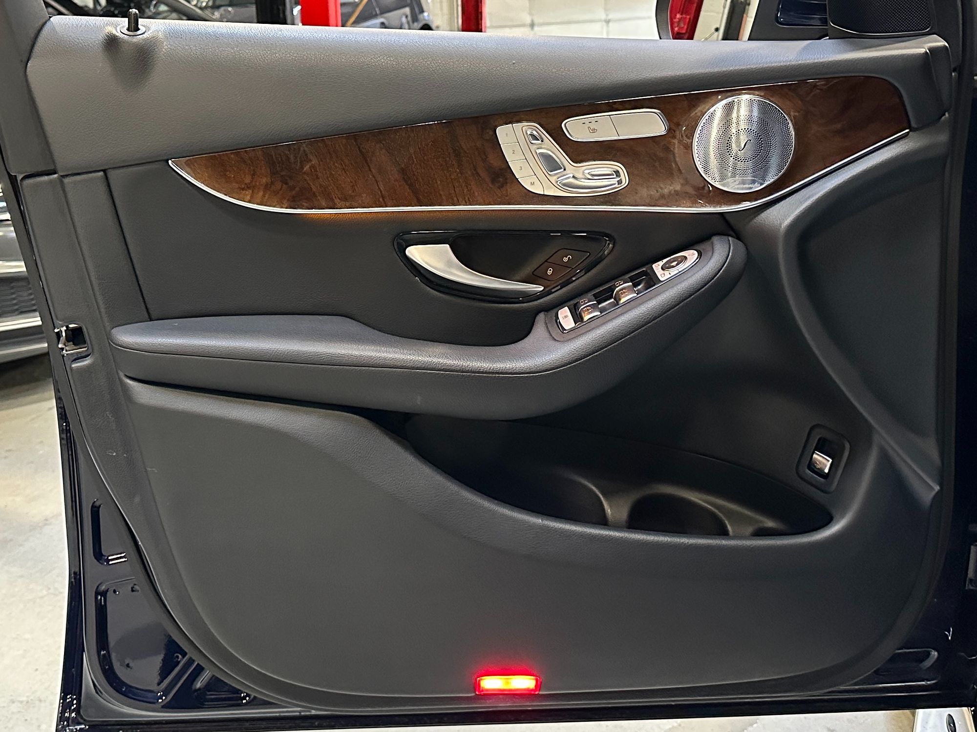 Photo 15 of this Mercedes-Benz GLC 300