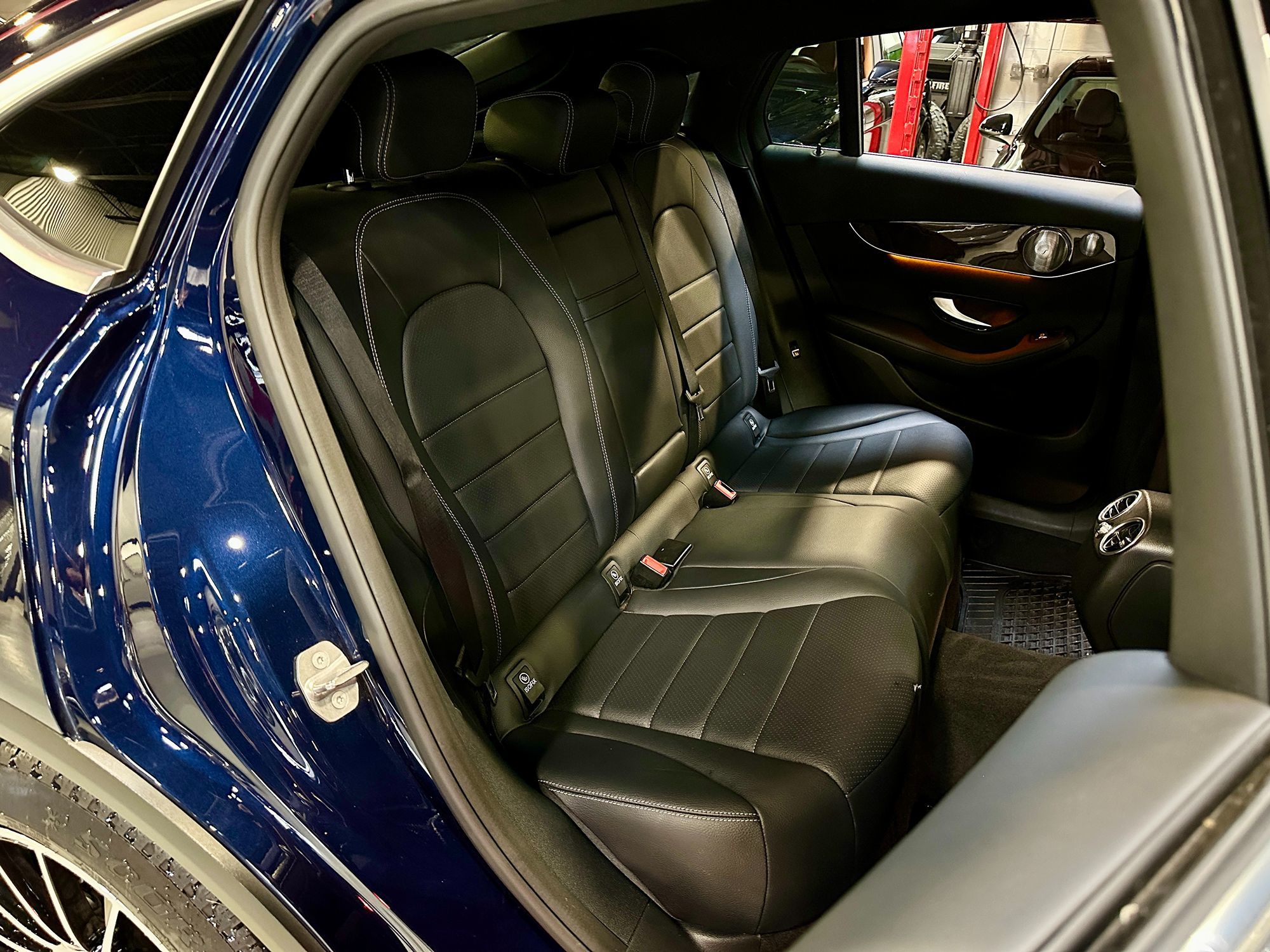 Photo 27 of this Mercedes-Benz GLC 300