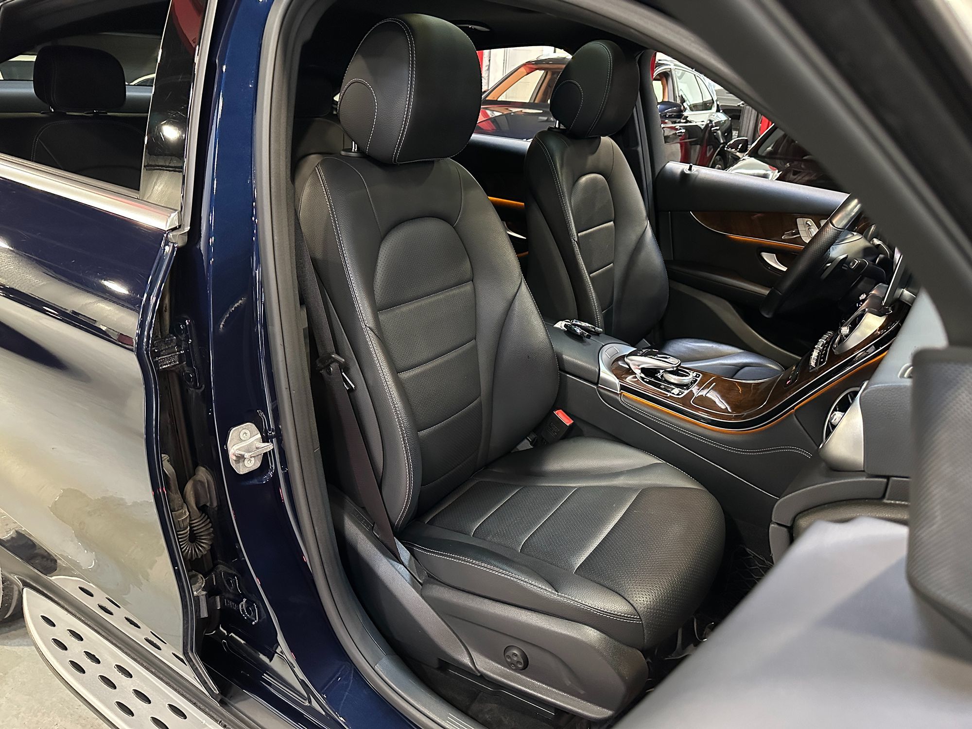 Photo 30 of this Mercedes-Benz GLC 300