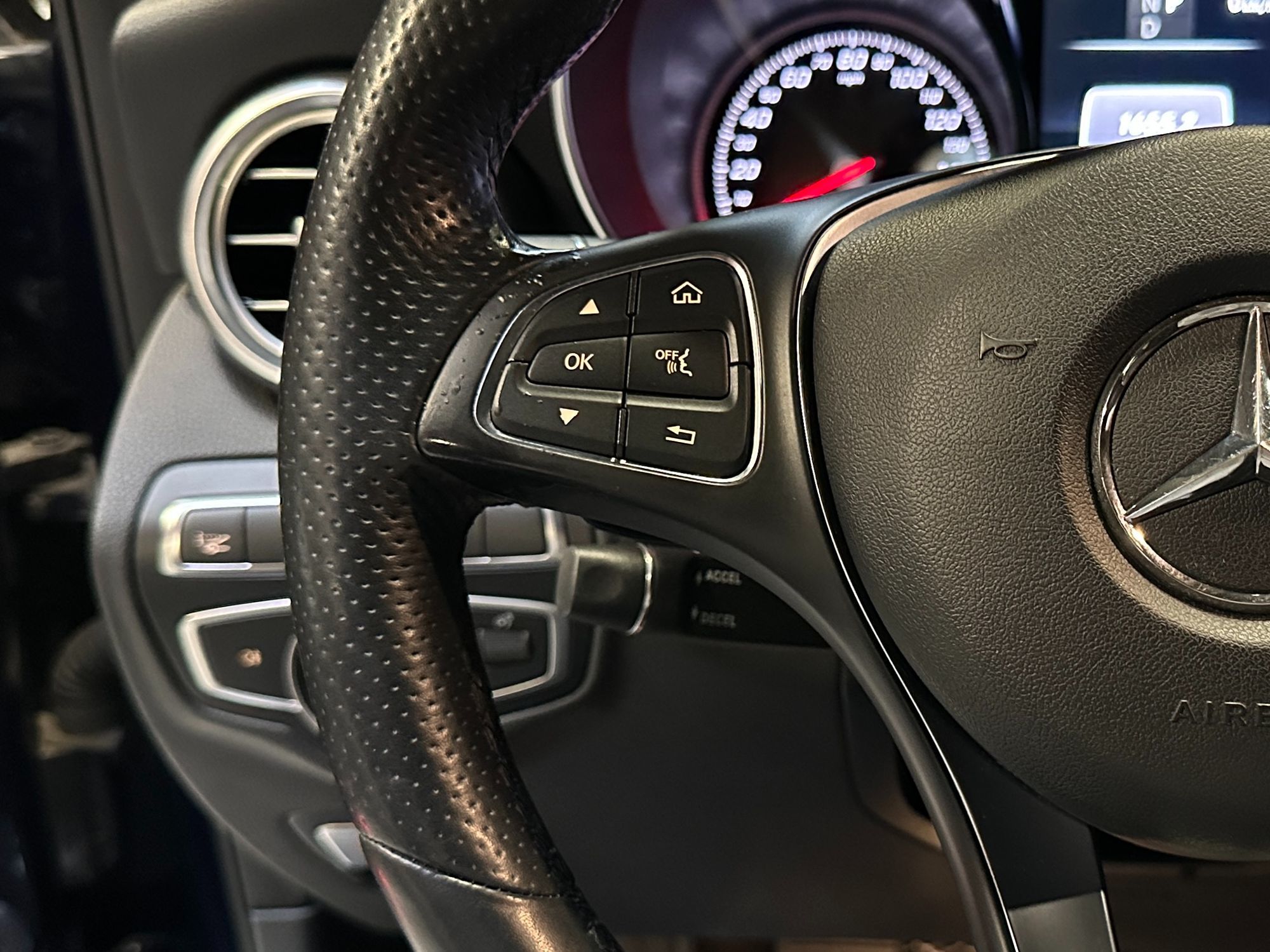 Photo 20 of this Mercedes-Benz GLC 300