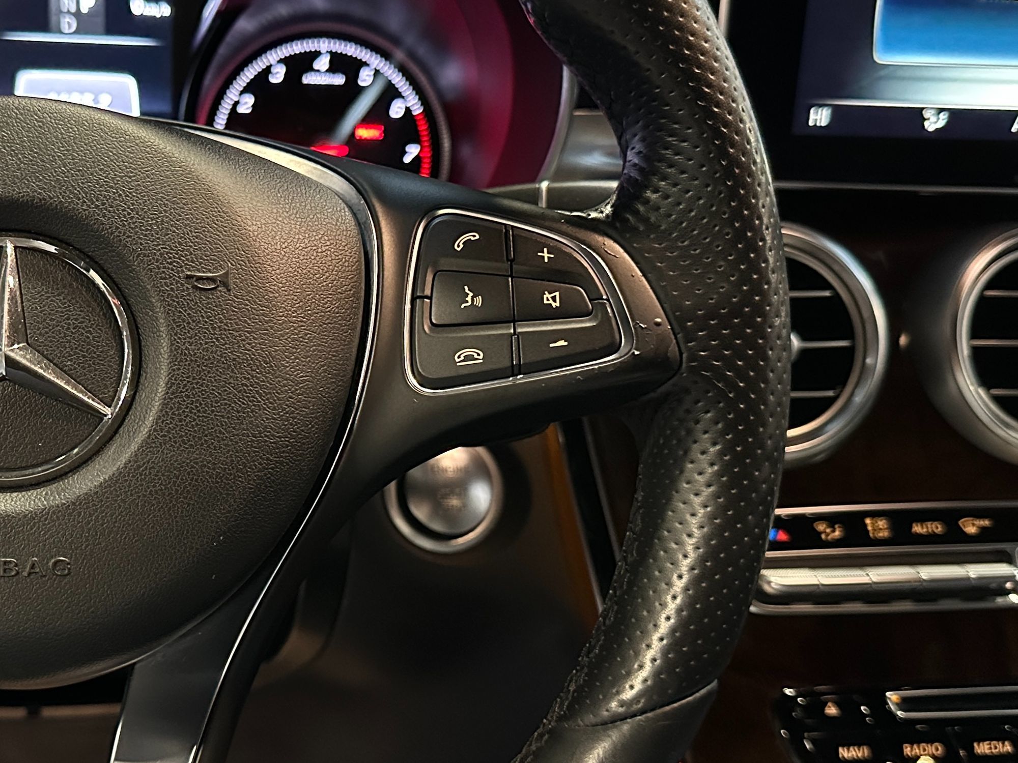 Photo 21 of this Mercedes-Benz GLC 300