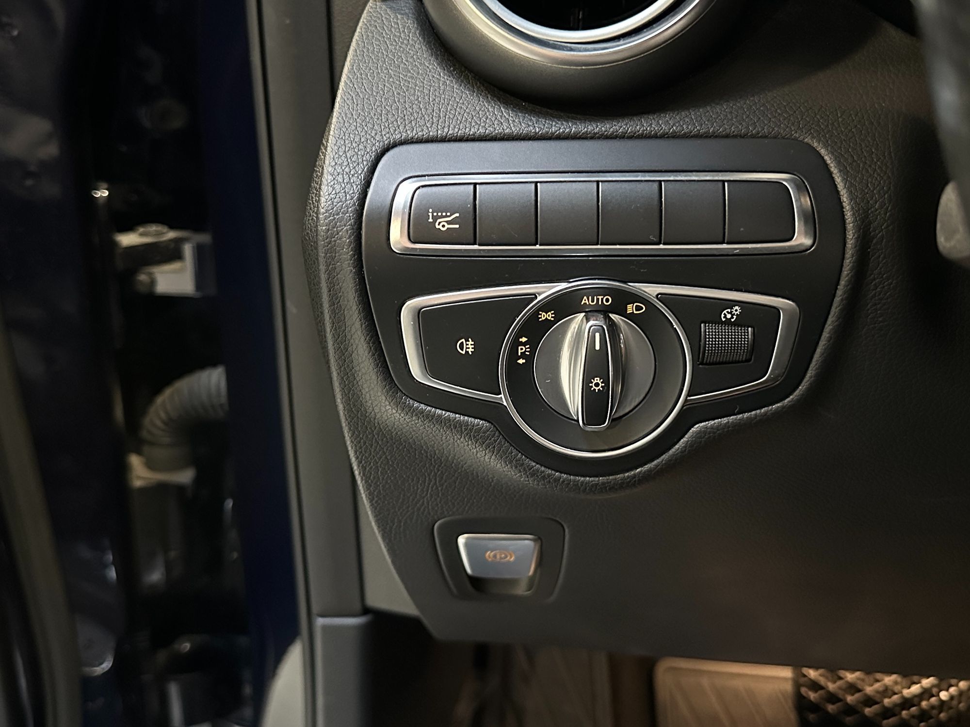 Photo 17 of this Mercedes-Benz GLC 300