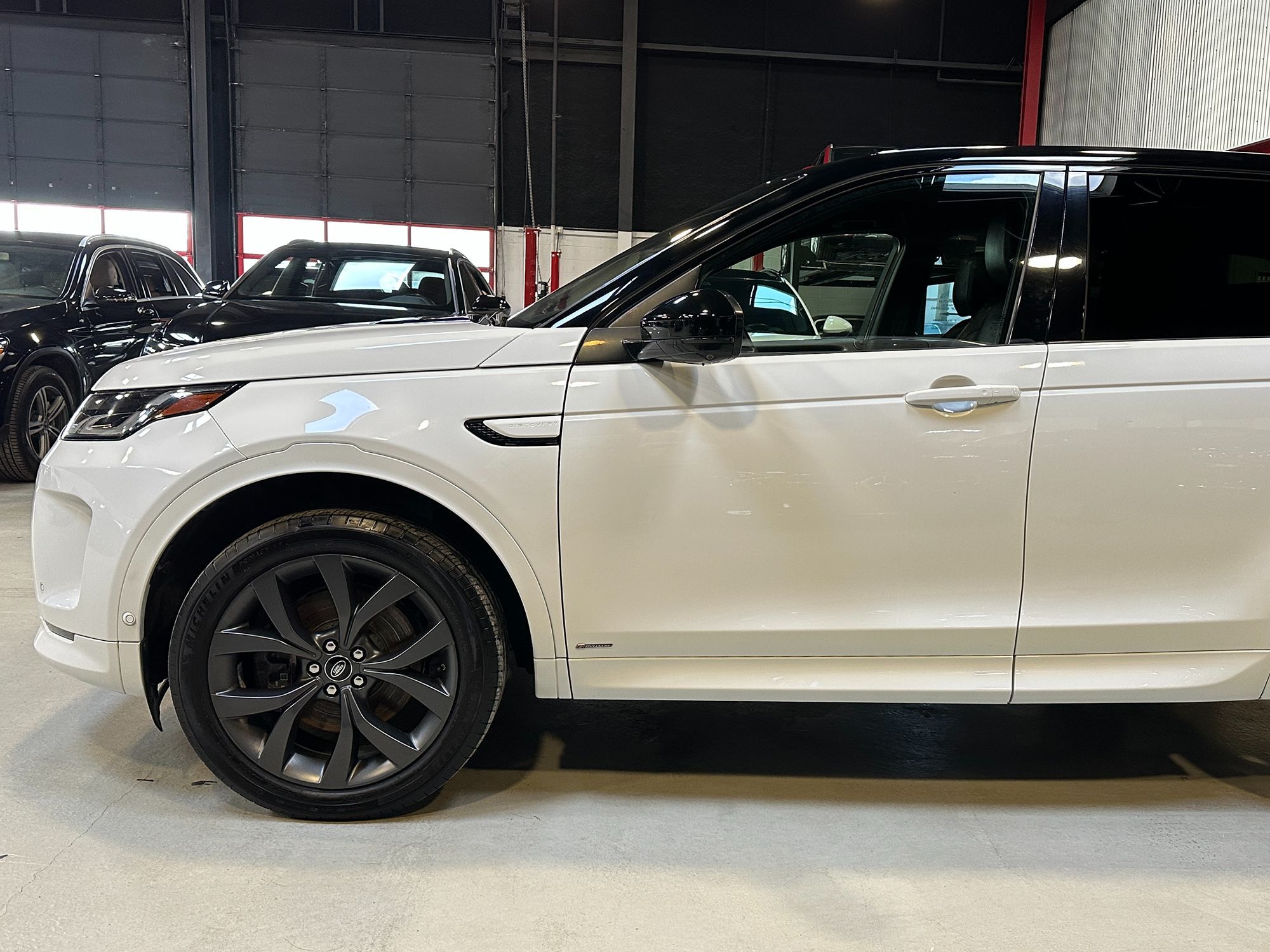 Photo 2 of this Land Rover Discovery Sport