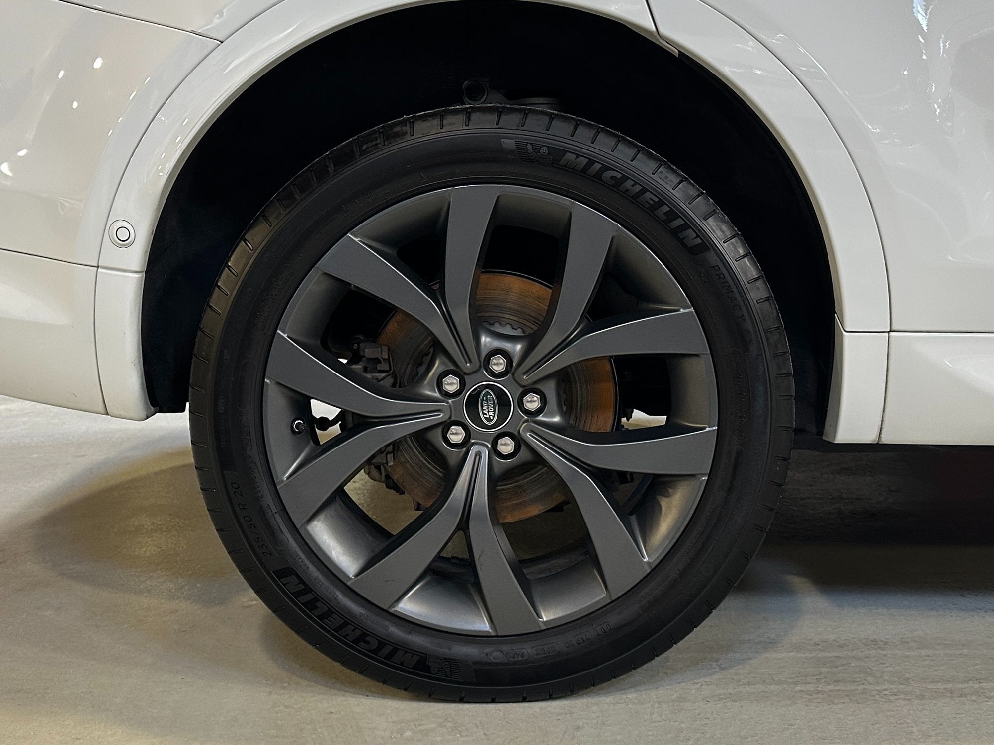 Photo 16 of this Land Rover Discovery Sport