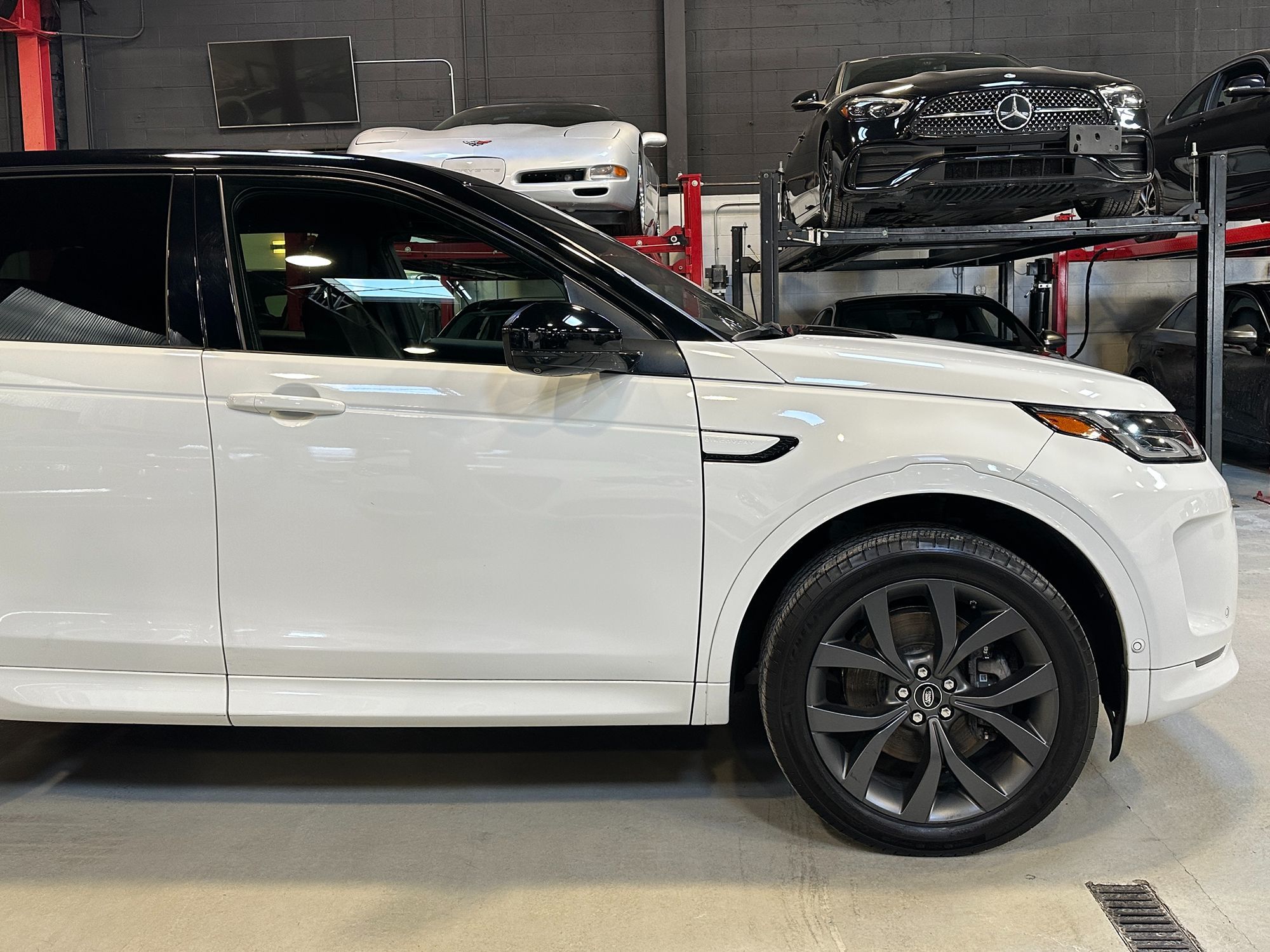 Photo 10 of this Land Rover Discovery Sport