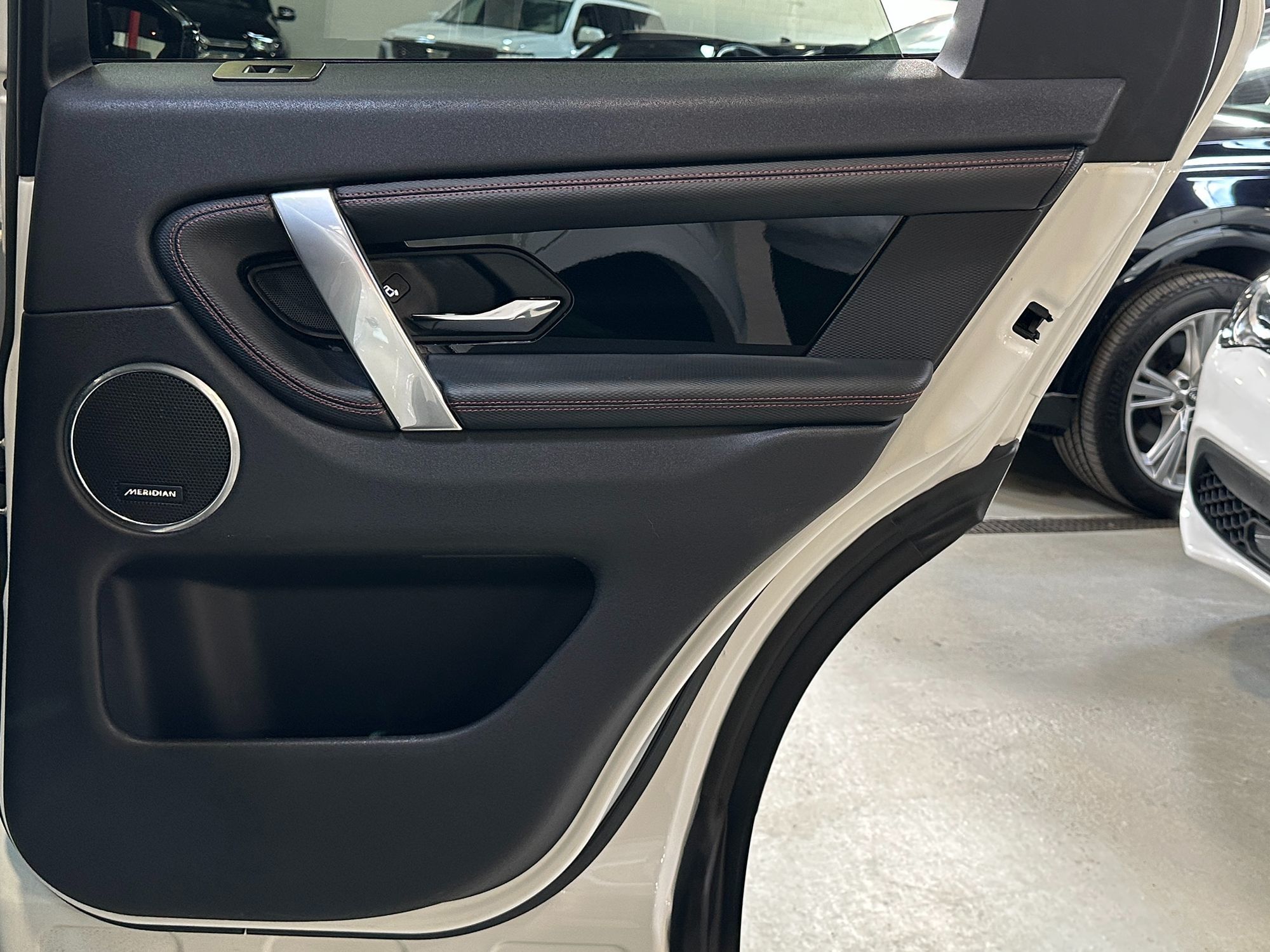 Photo 27 of this Land Rover Discovery Sport