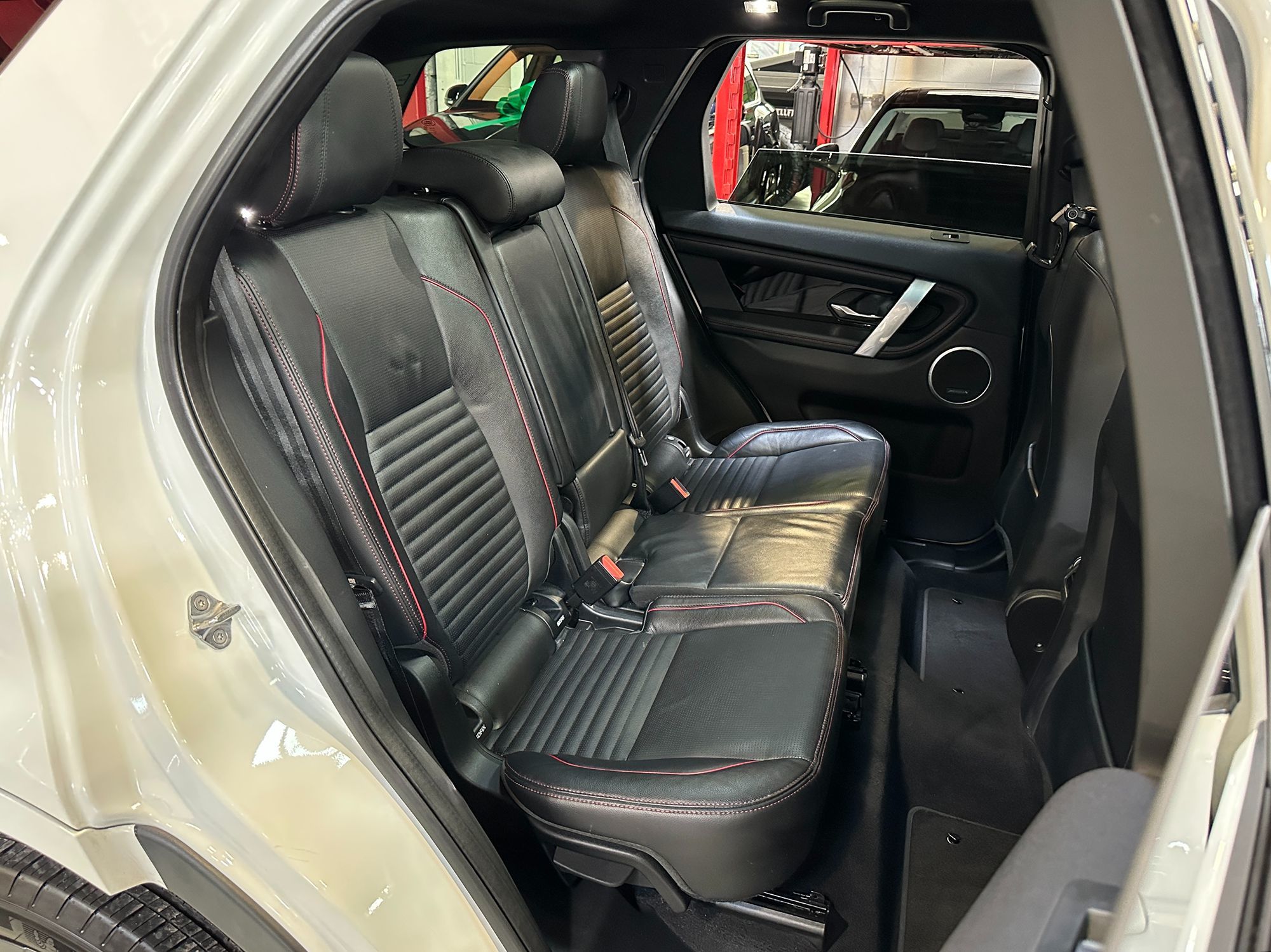 Photo 26 of this Land Rover Discovery Sport