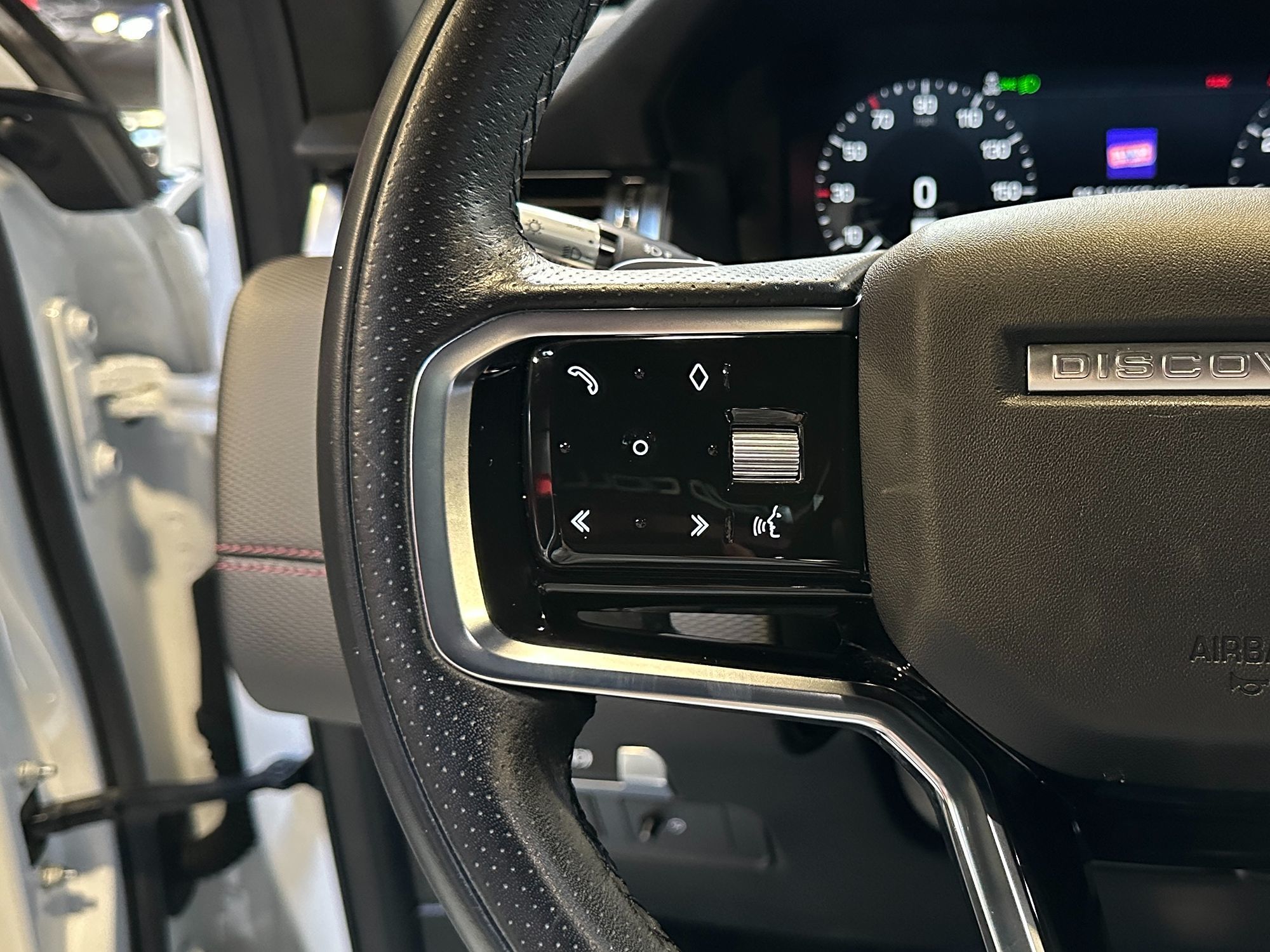 Photo 19 of this Land Rover Discovery Sport