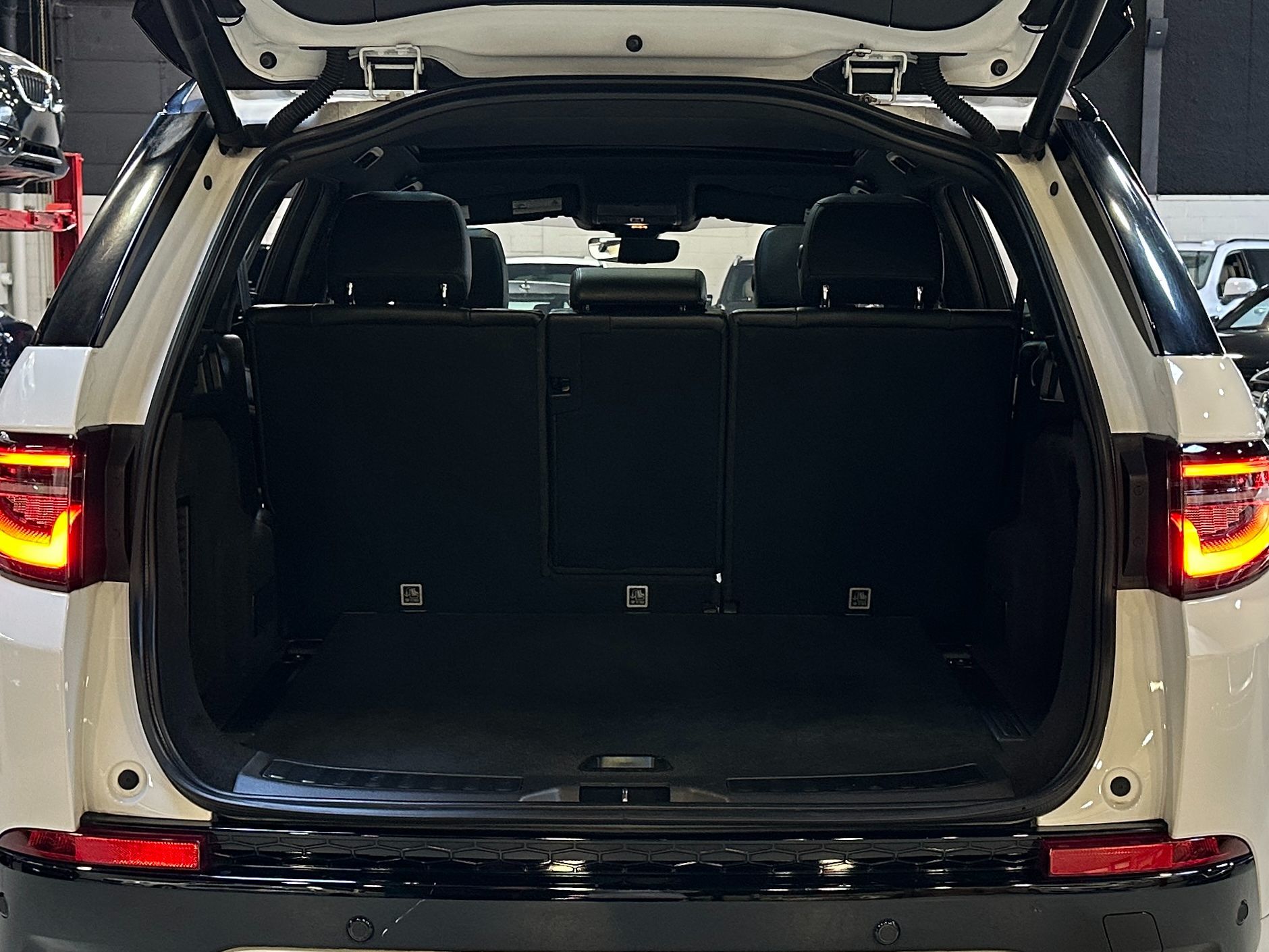 Photo 32 of this Land Rover Discovery Sport
