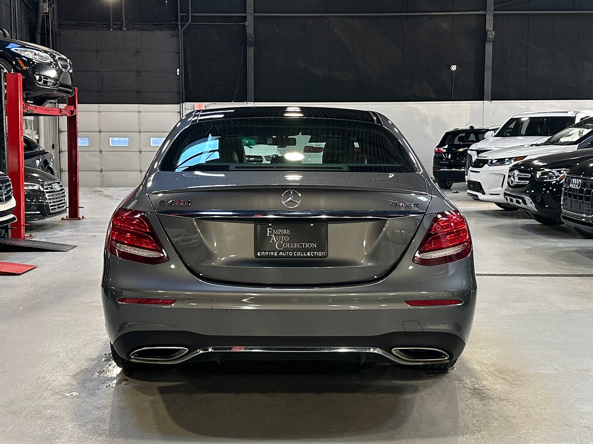 Photo 7 of this Mercedes-Benz E 400