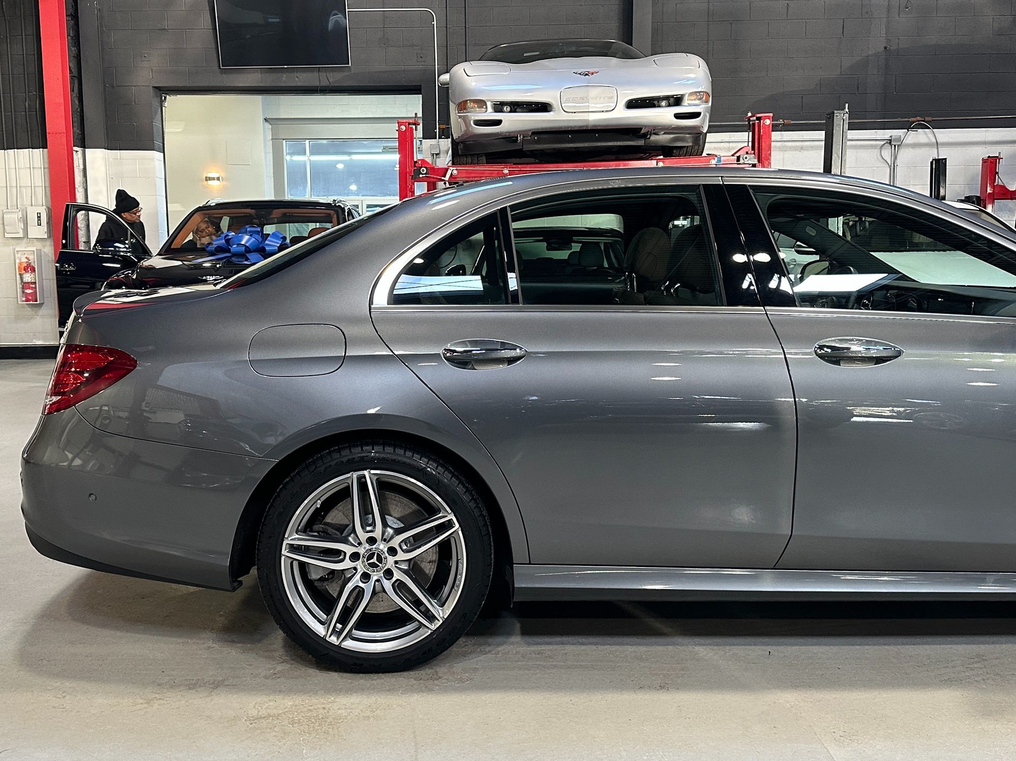 Photo 9 of this Mercedes-Benz E 400