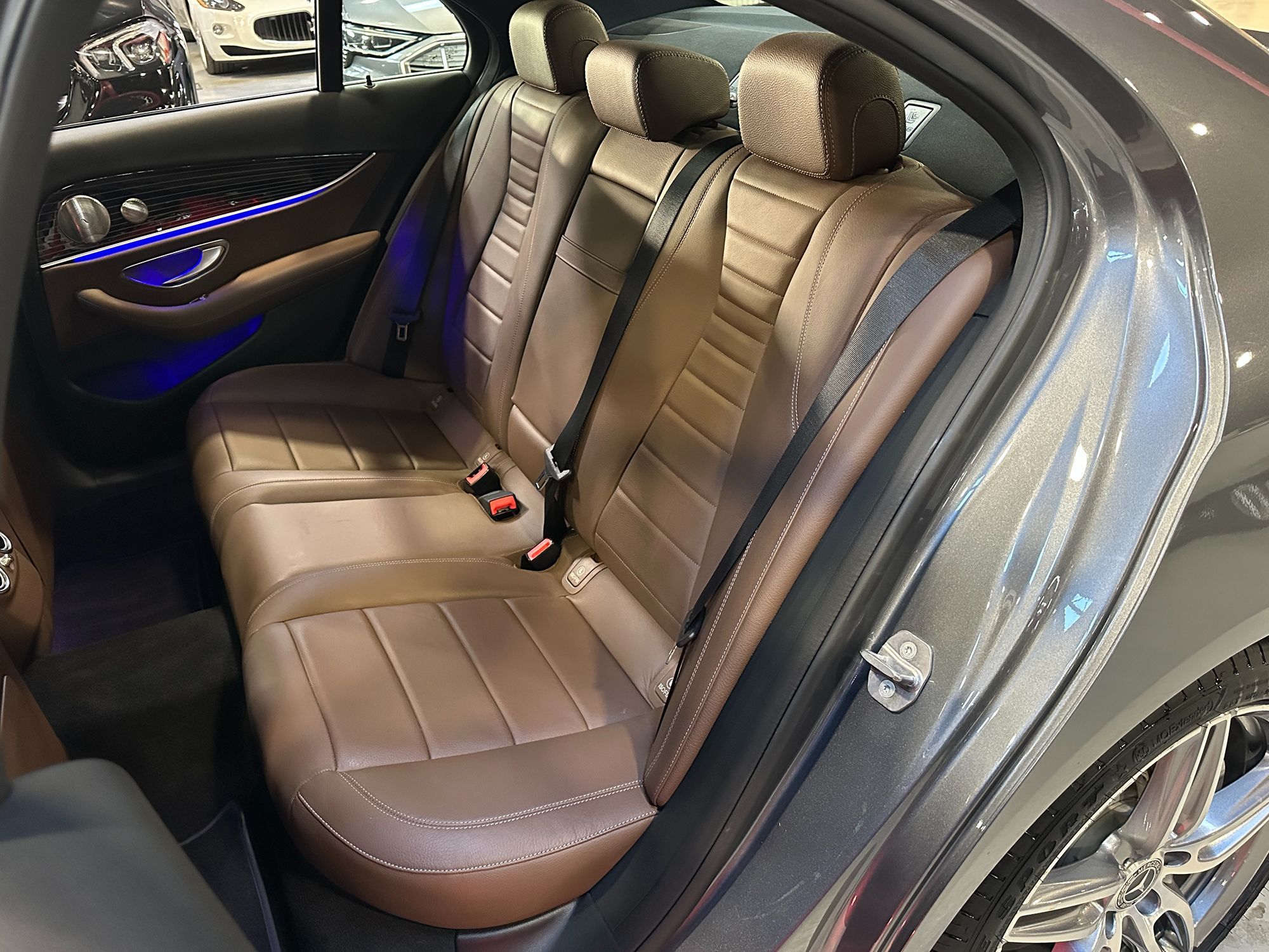 Photo 26 of this Mercedes-Benz E 400