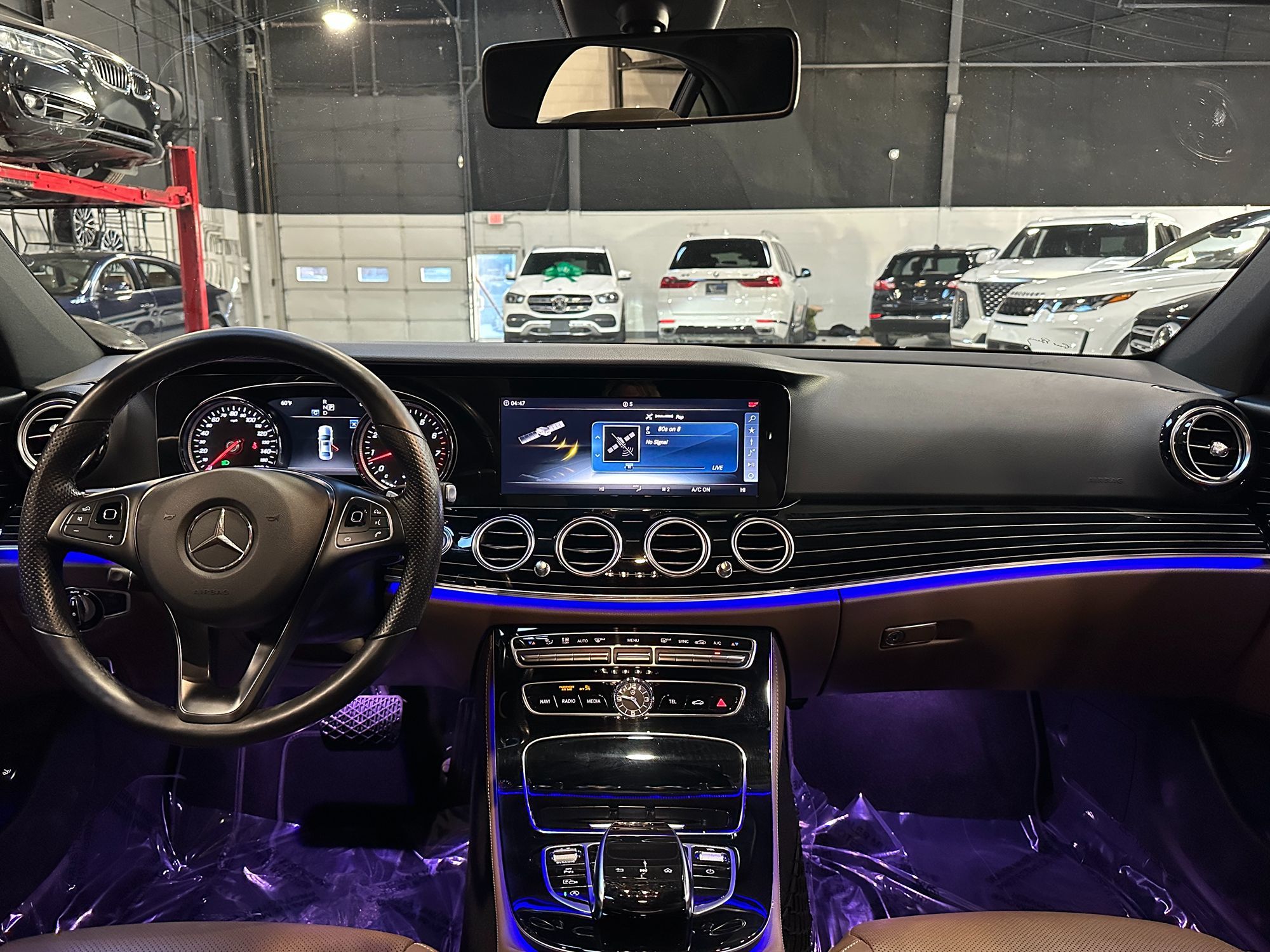 Photo 24 of this Mercedes-Benz E 400