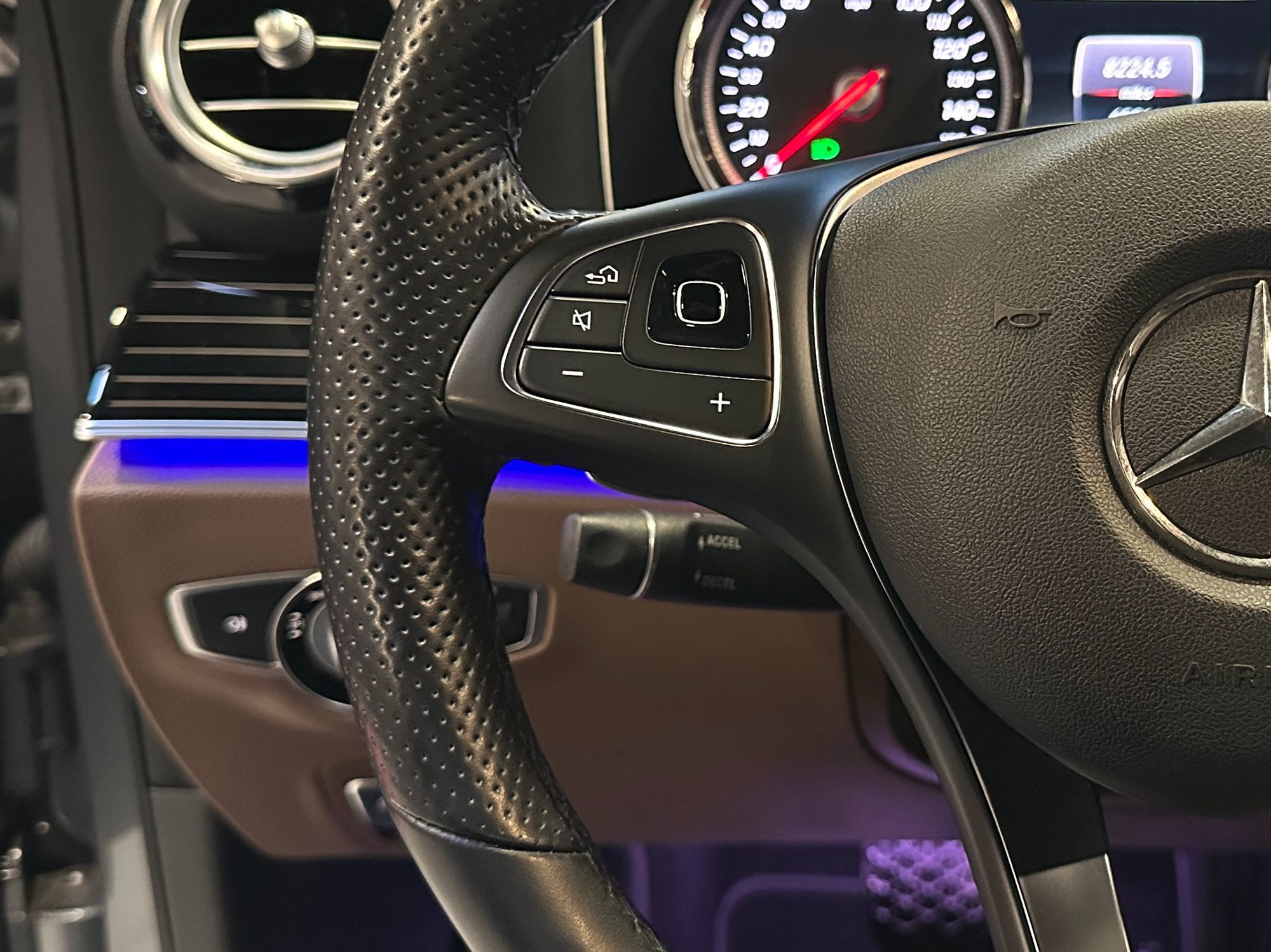 Photo 20 of this Mercedes-Benz E 400