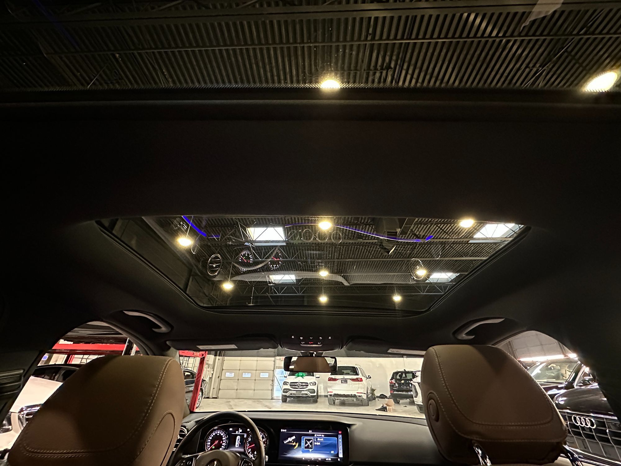 Photo 32 of this Mercedes-Benz E 400