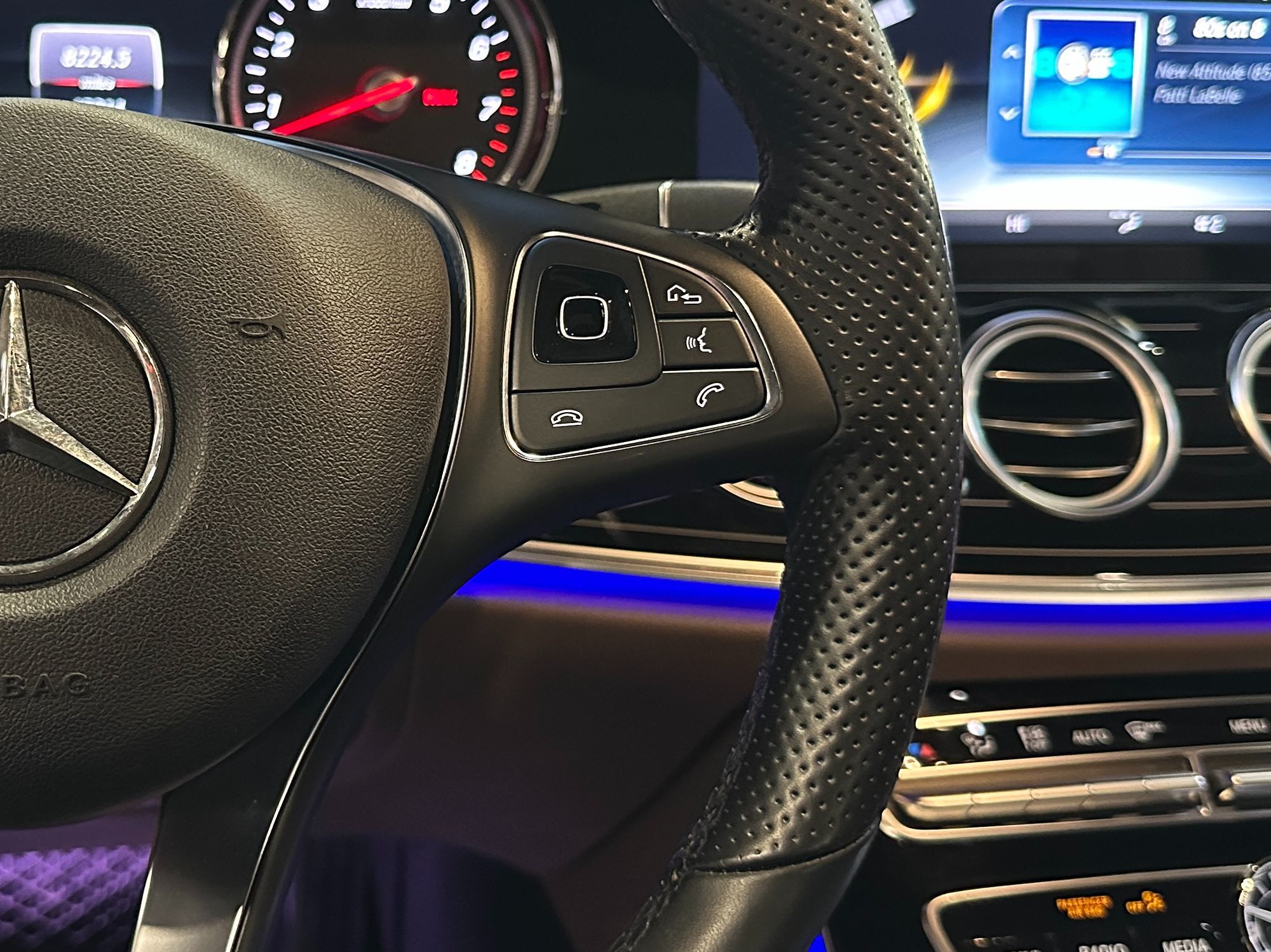 Photo 21 of this Mercedes-Benz E 400