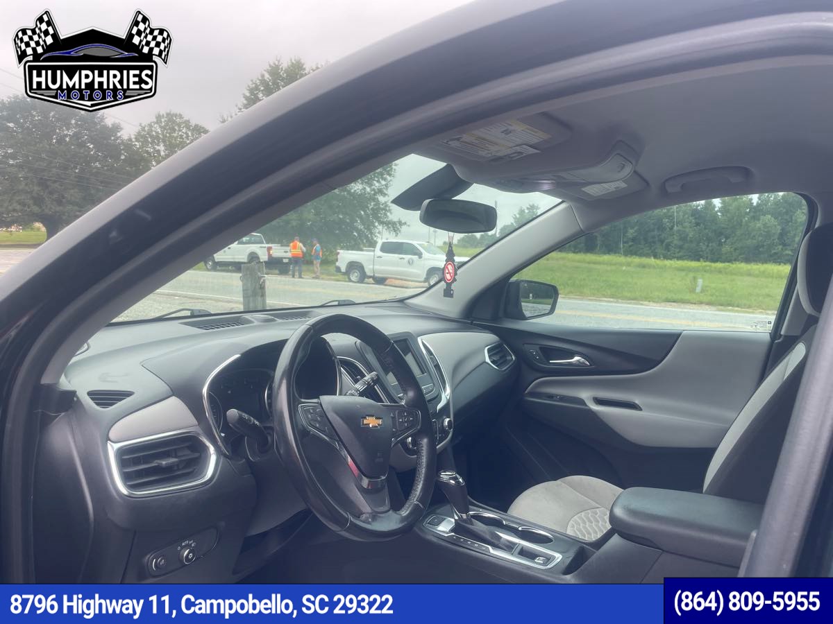 Photo 5 of this Chevrolet Equinox