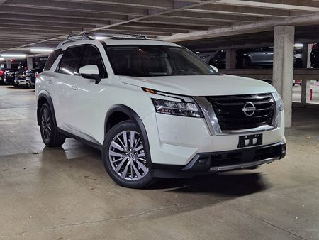 2024 Nissan Pathfinder SL