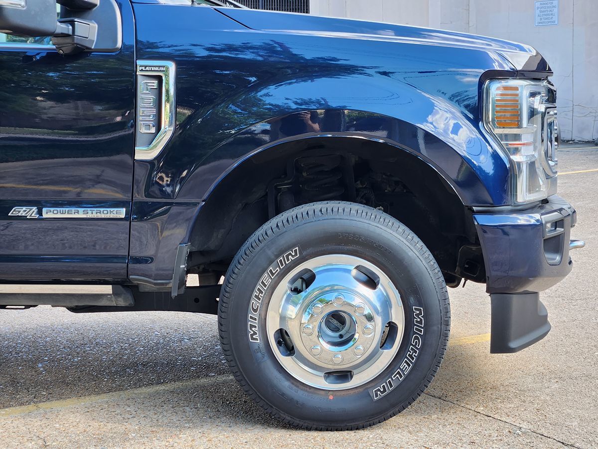 2022 Ford F-350 Platinum photo 2