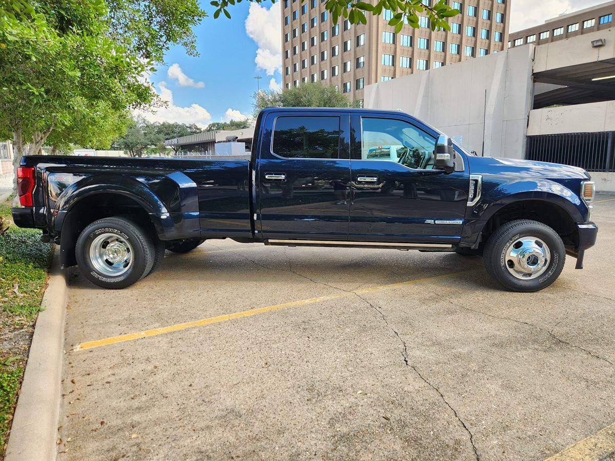 2022 Ford F-350 Platinum photo 3