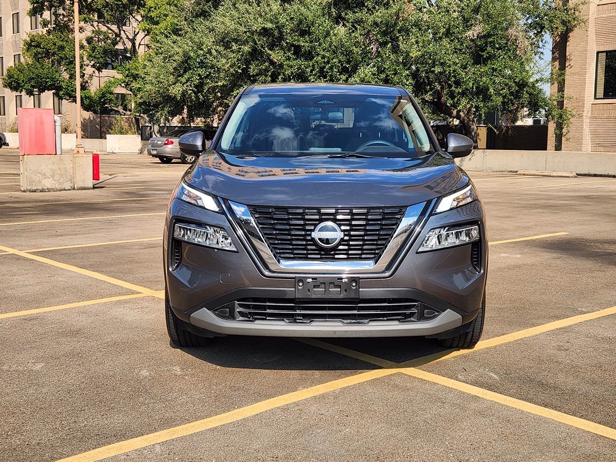 2022 Nissan Rogue SV photo 2