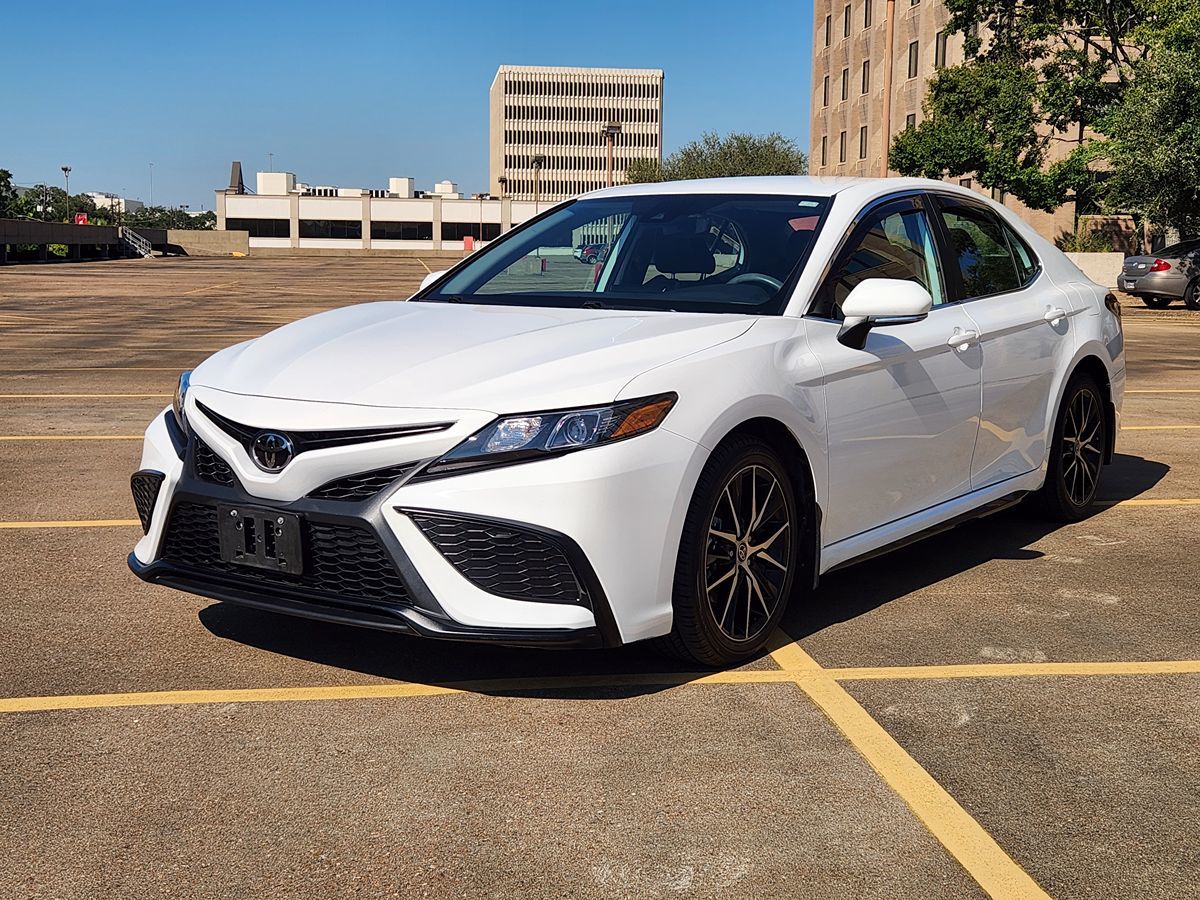 2023 Toyota Camry SE photo 3