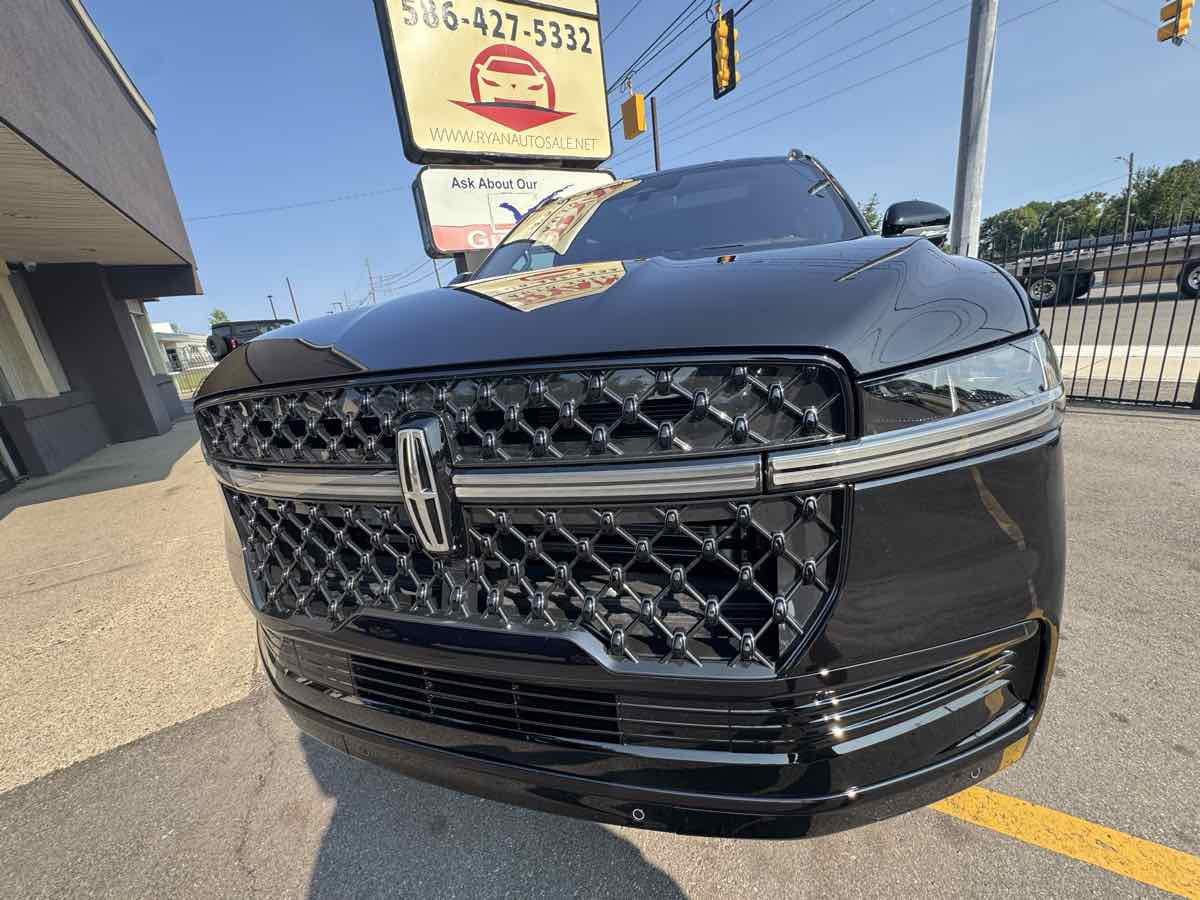 2025 Lincoln Navigator Reserve L - Photo 10