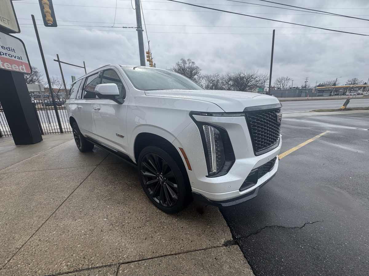 2025 Cadillac Escalade ESV V-Series - Photo 4