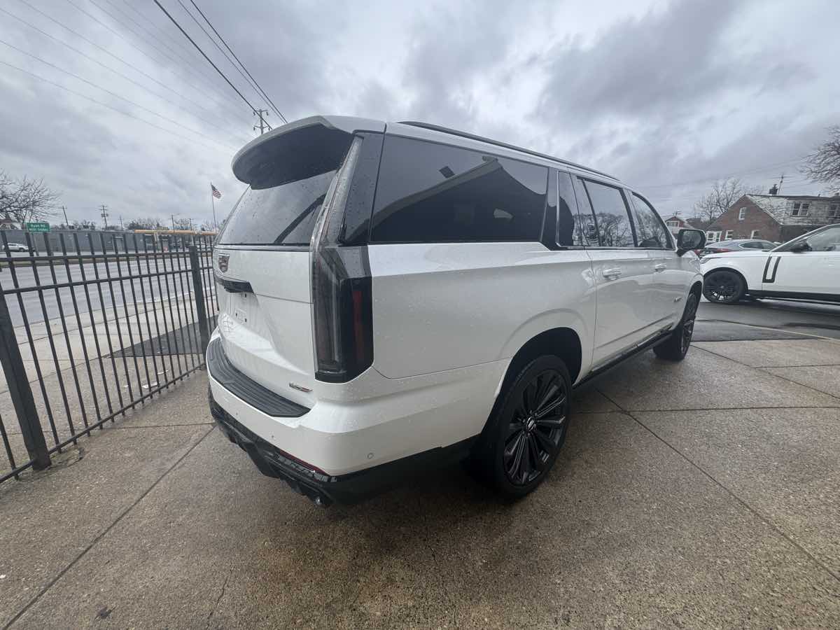 2025 Cadillac Escalade ESV V-Series - Photo 6
