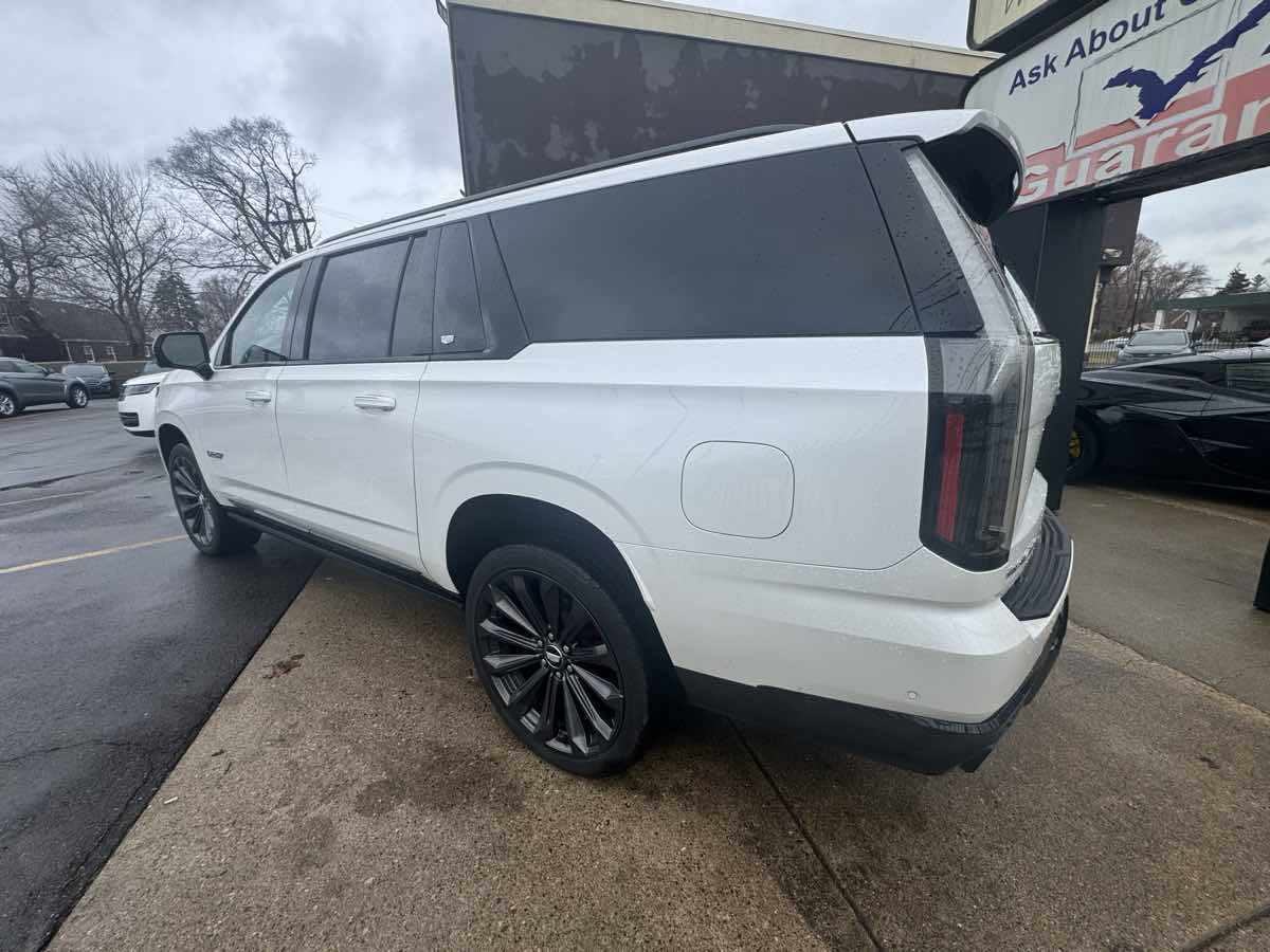2025 Cadillac Escalade ESV V-Series - Photo 8