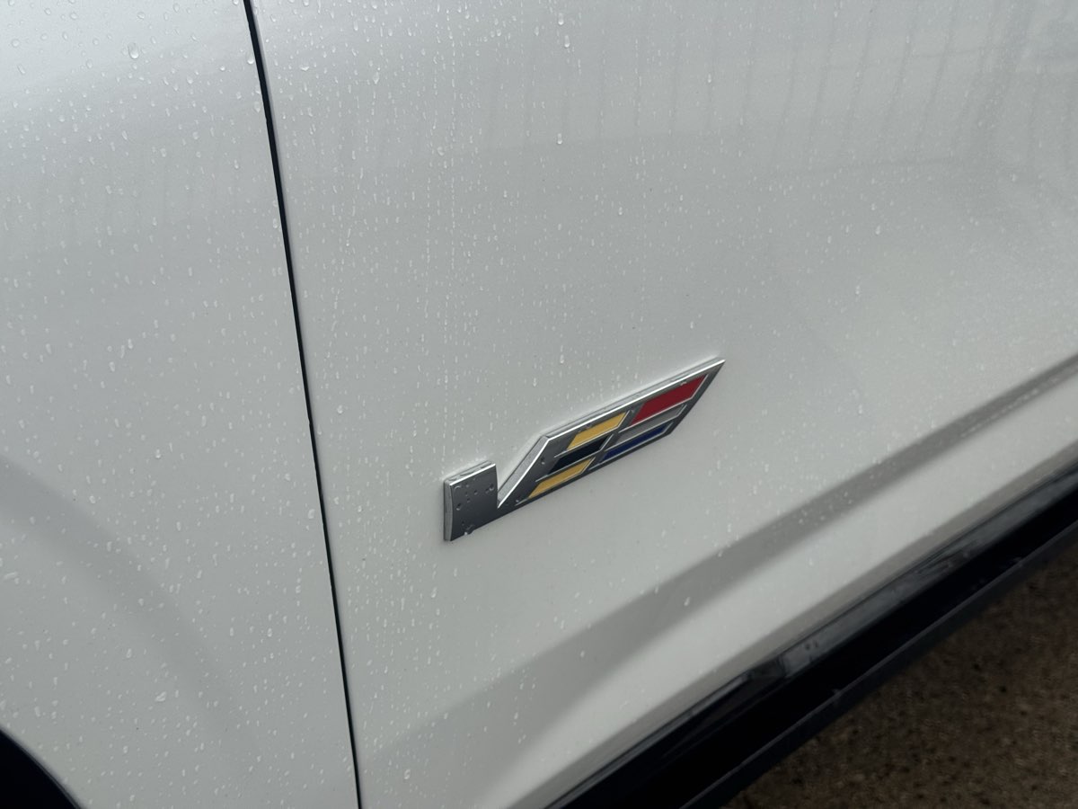 2025 Cadillac Escalade ESV V-Series - Photo 11