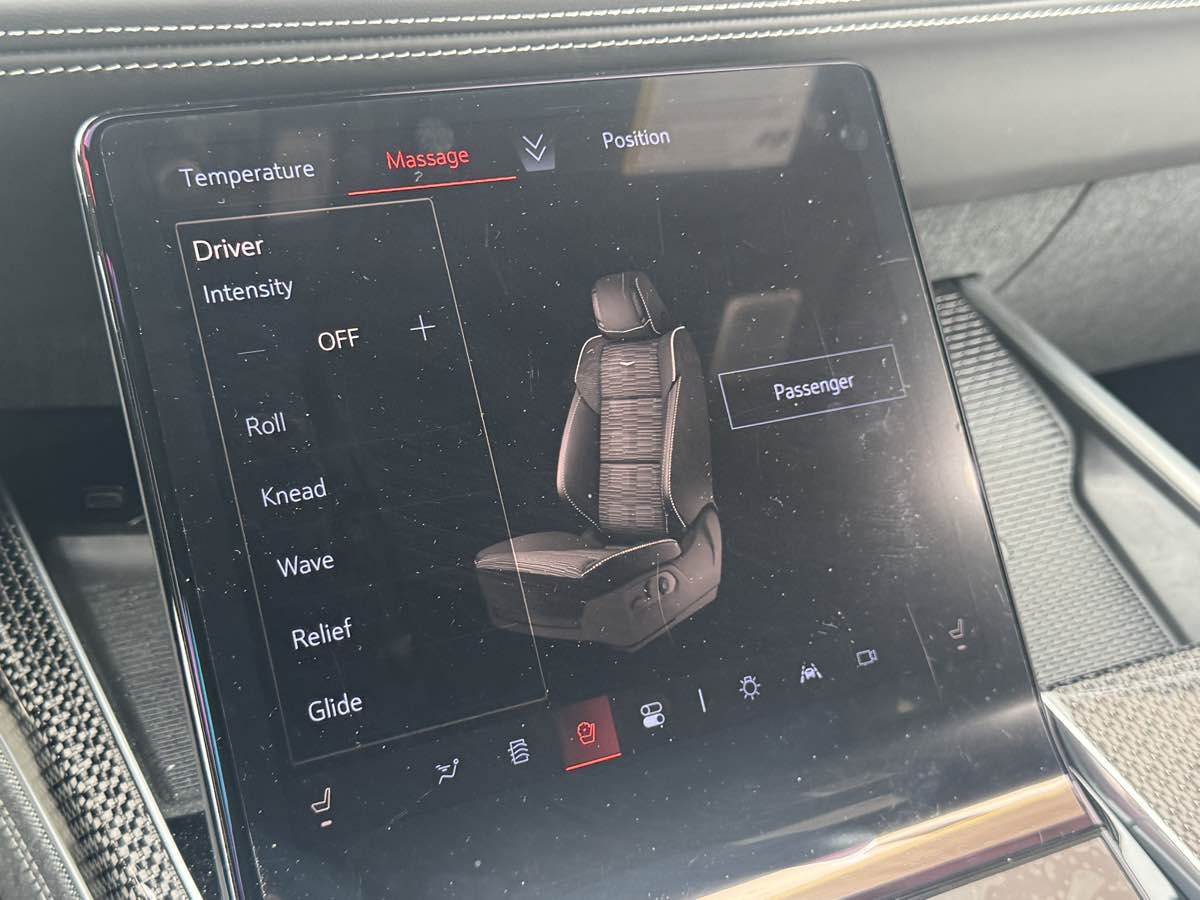 2025 Cadillac Escalade ESV V-Series - Photo 26