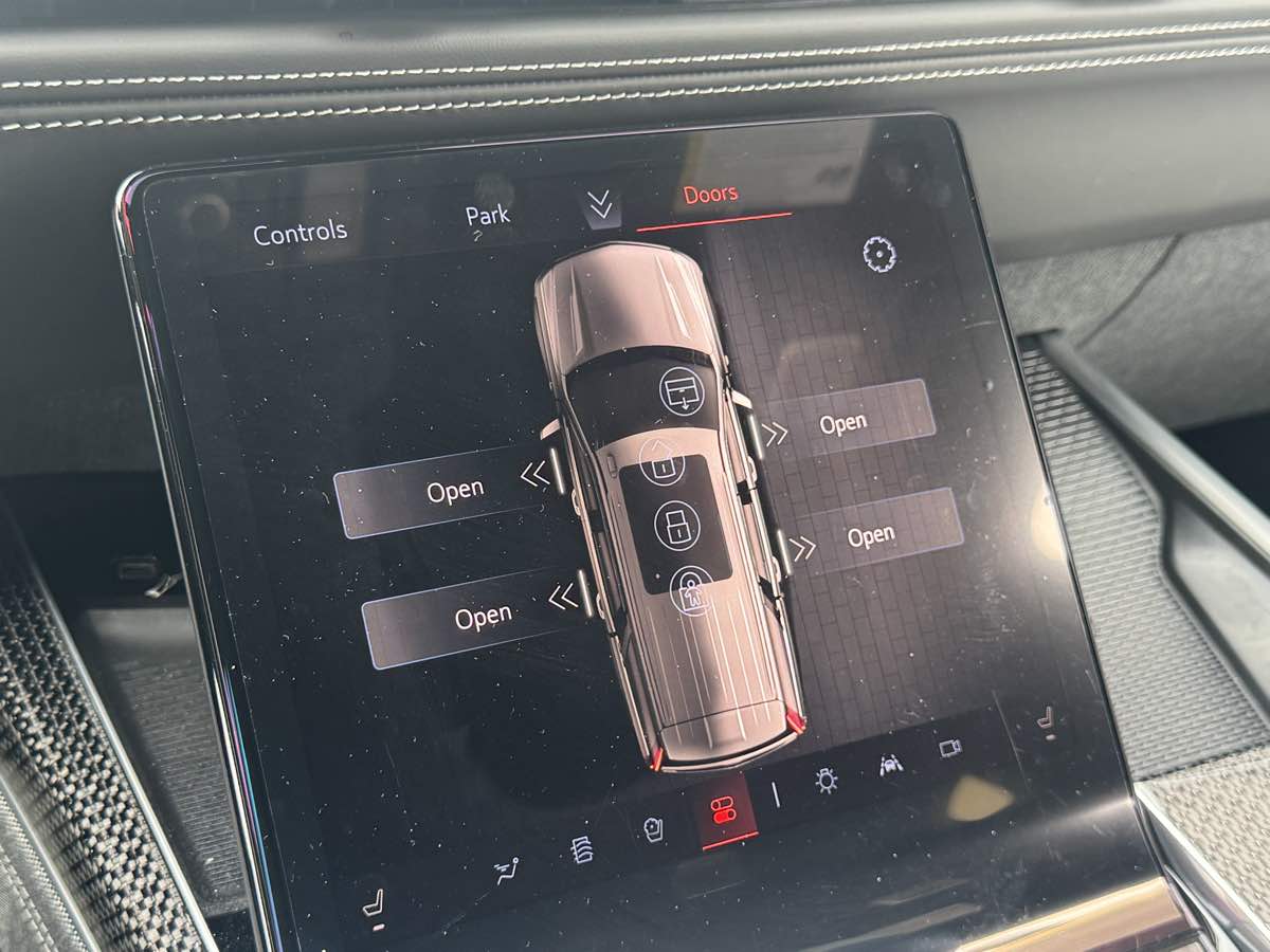 2025 Cadillac Escalade ESV V-Series - Photo 27