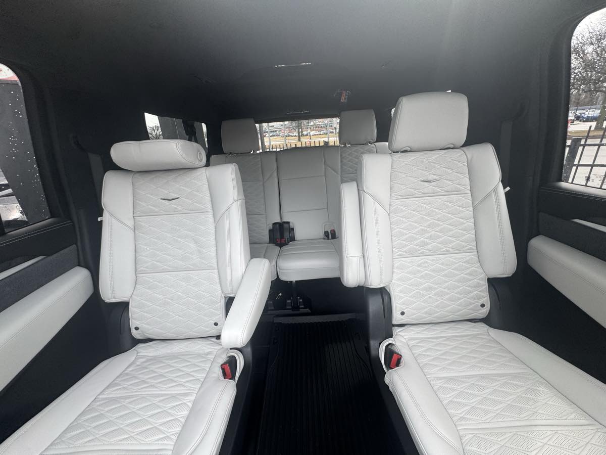 2025 Cadillac Escalade ESV V-Series - Photo 34