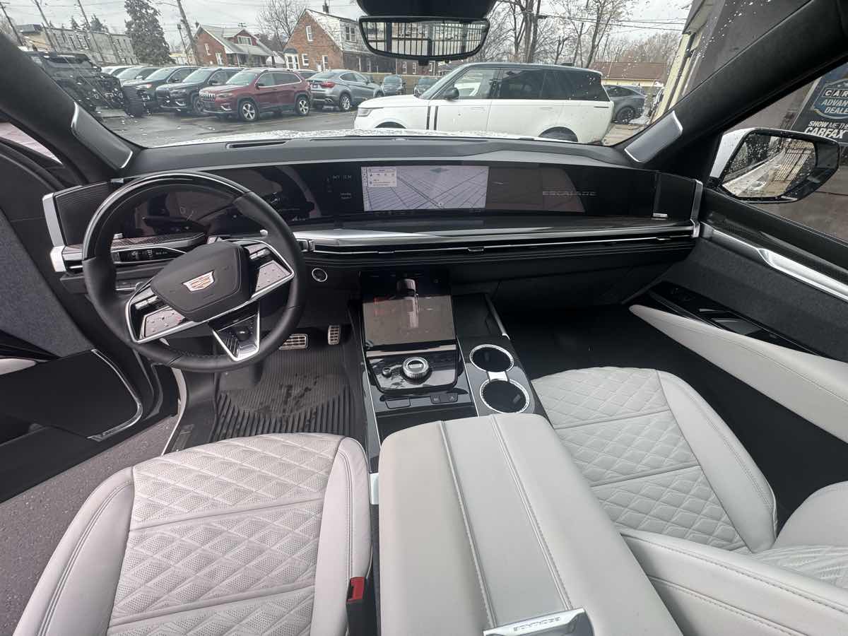 2025 Cadillac Escalade ESV V-Series - Photo 39