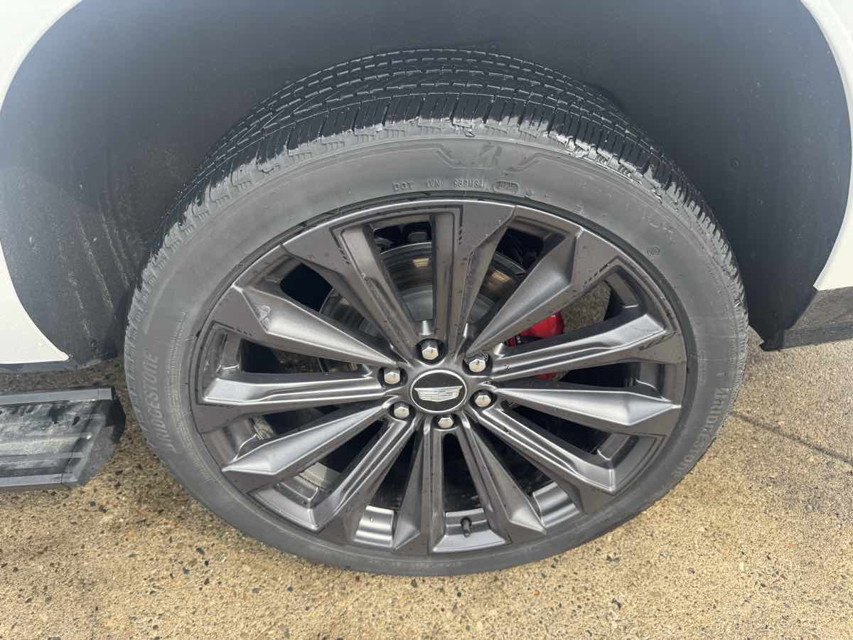 2025 Cadillac Escalade ESV V-Series - Photo 42
